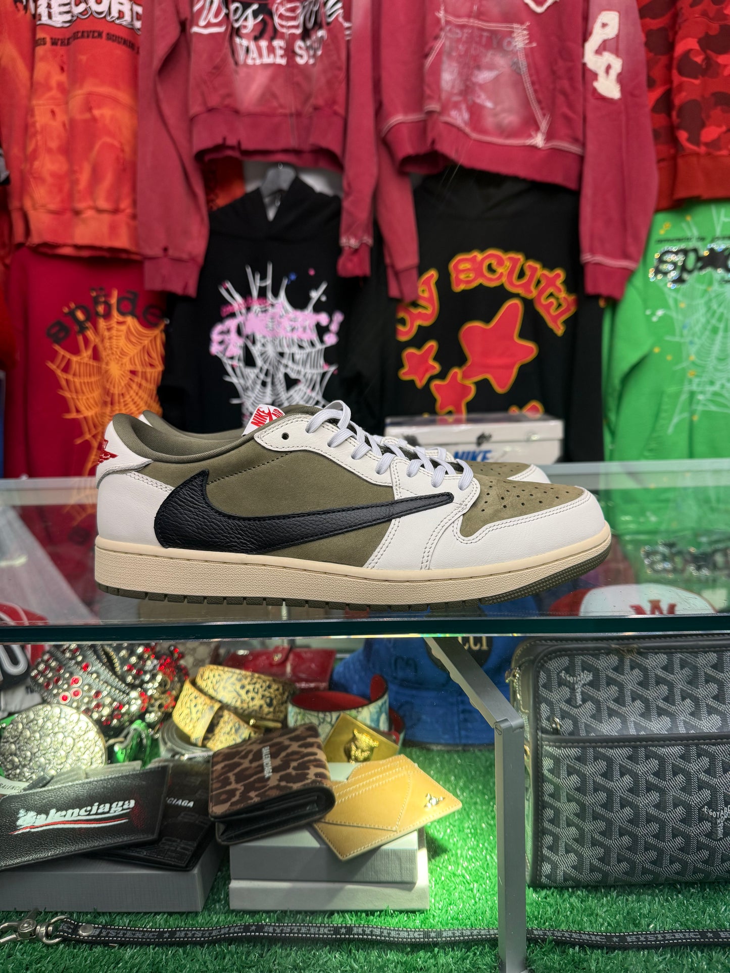 JORDAN 1 LOW TRAVIS SCOTT REVERSE MEDIUM OLIVE (VNDS W/ BOX)