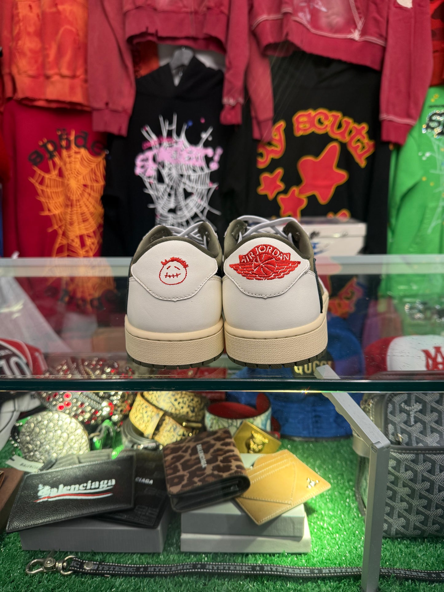 JORDAN 1 LOW TRAVIS SCOTT REVERSE MEDIUM OLIVE (VNDS W/ BOX)