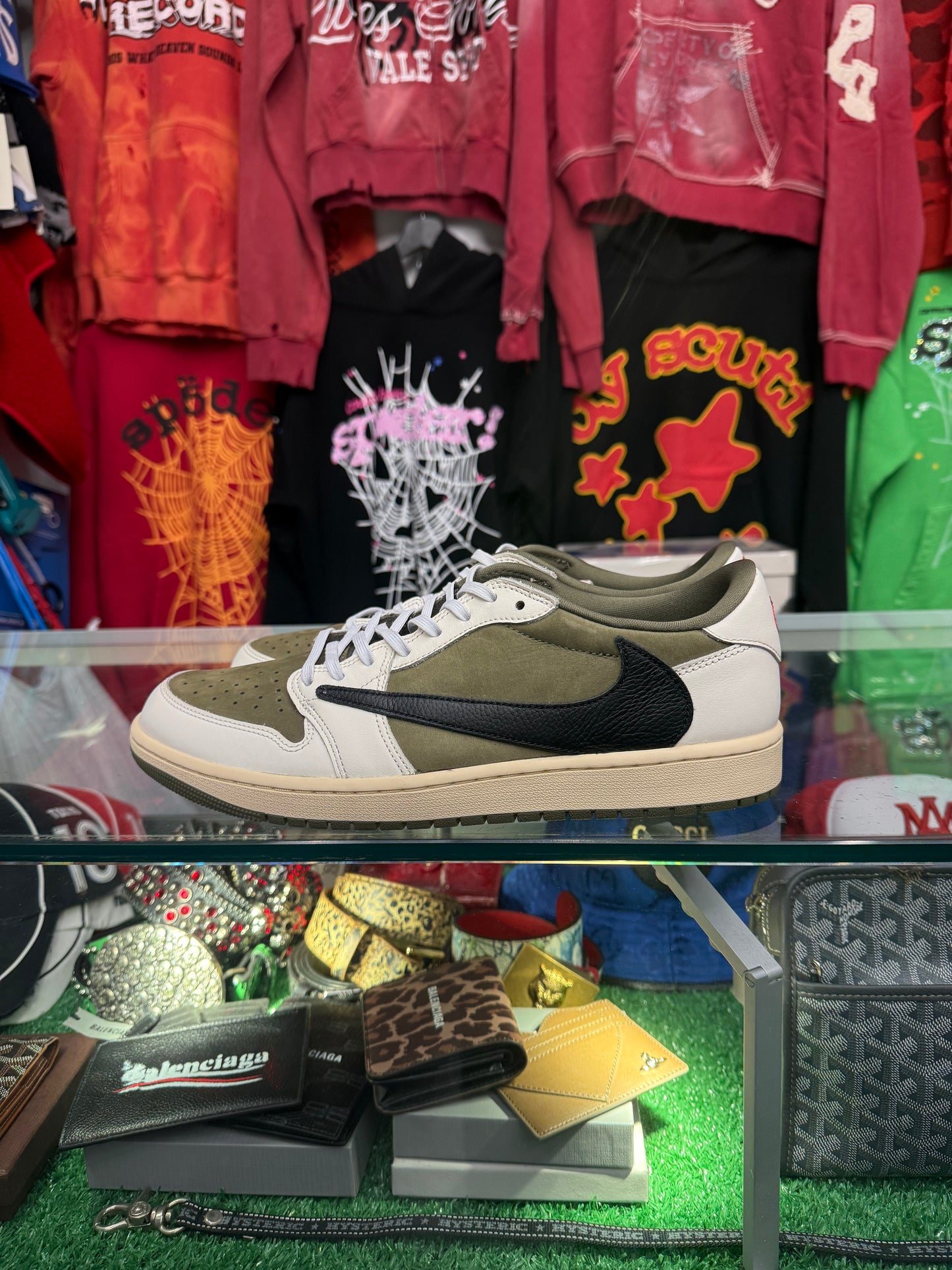 JORDAN 1 LOW TRAVIS SCOTT REVERSE MEDIUM OLIVE (VNDS W/ BOX)
