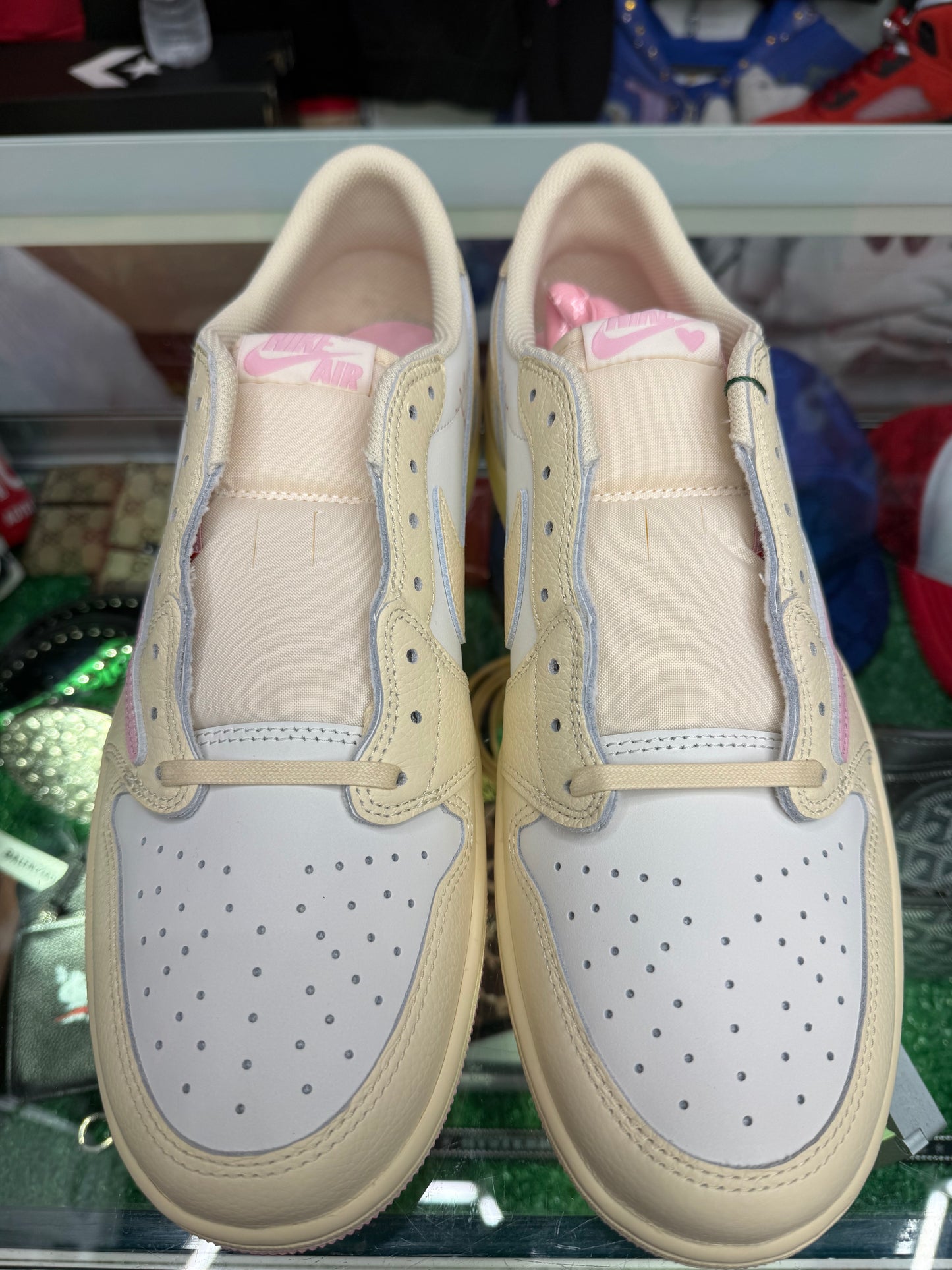 JORDAN 1 LOW TRAVIS SCOTT SHY PINK (BRAND NEW)