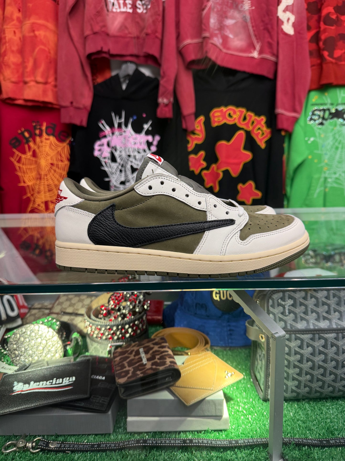JORDAN 1 LOW TRAVIS SCOTT OLIVE (PRE-OWNED W/ BOX)