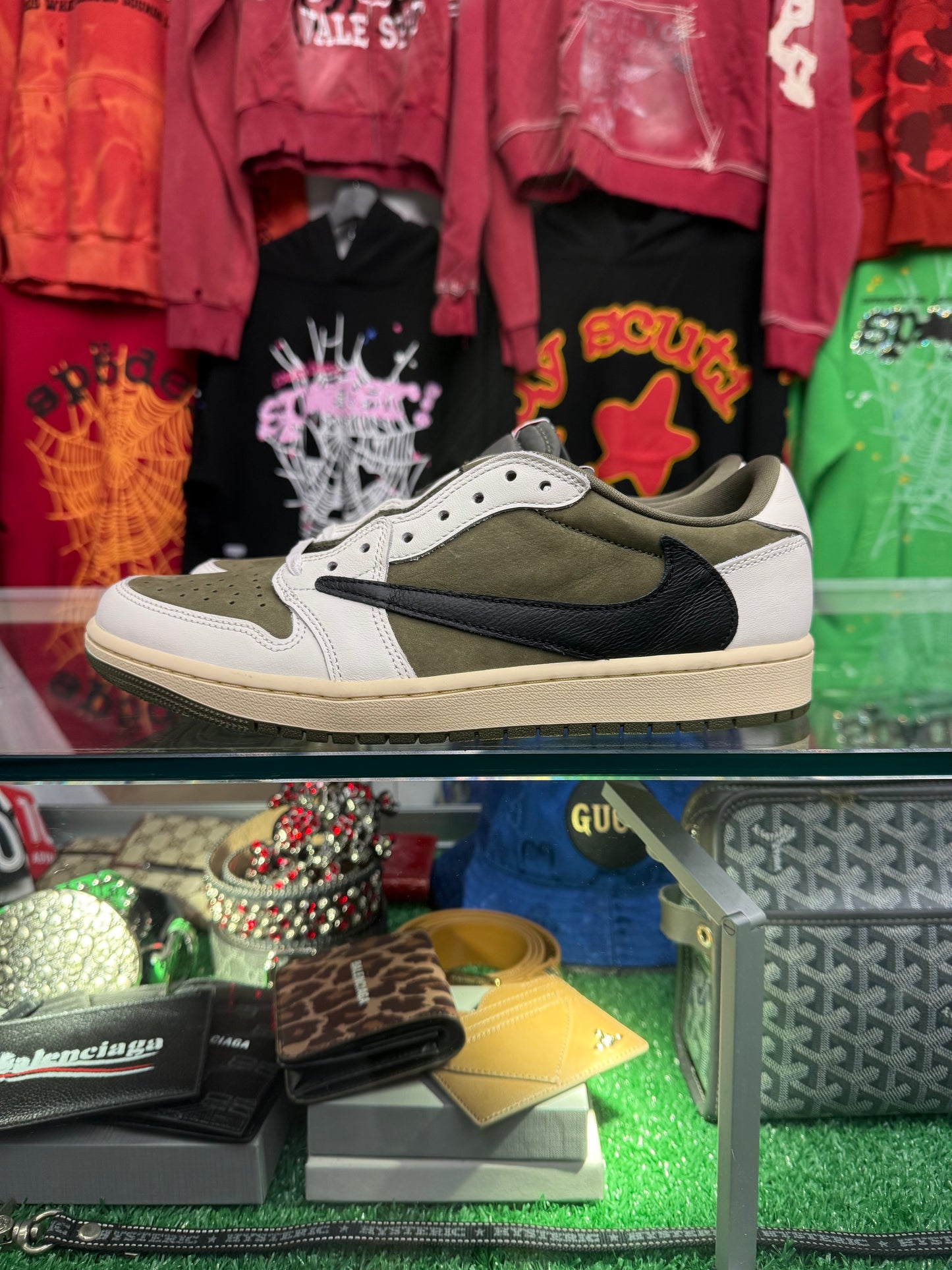 JORDAN 1 LOW TRAVIS SCOTT OLIVE (PRE-OWNED W/ BOX)