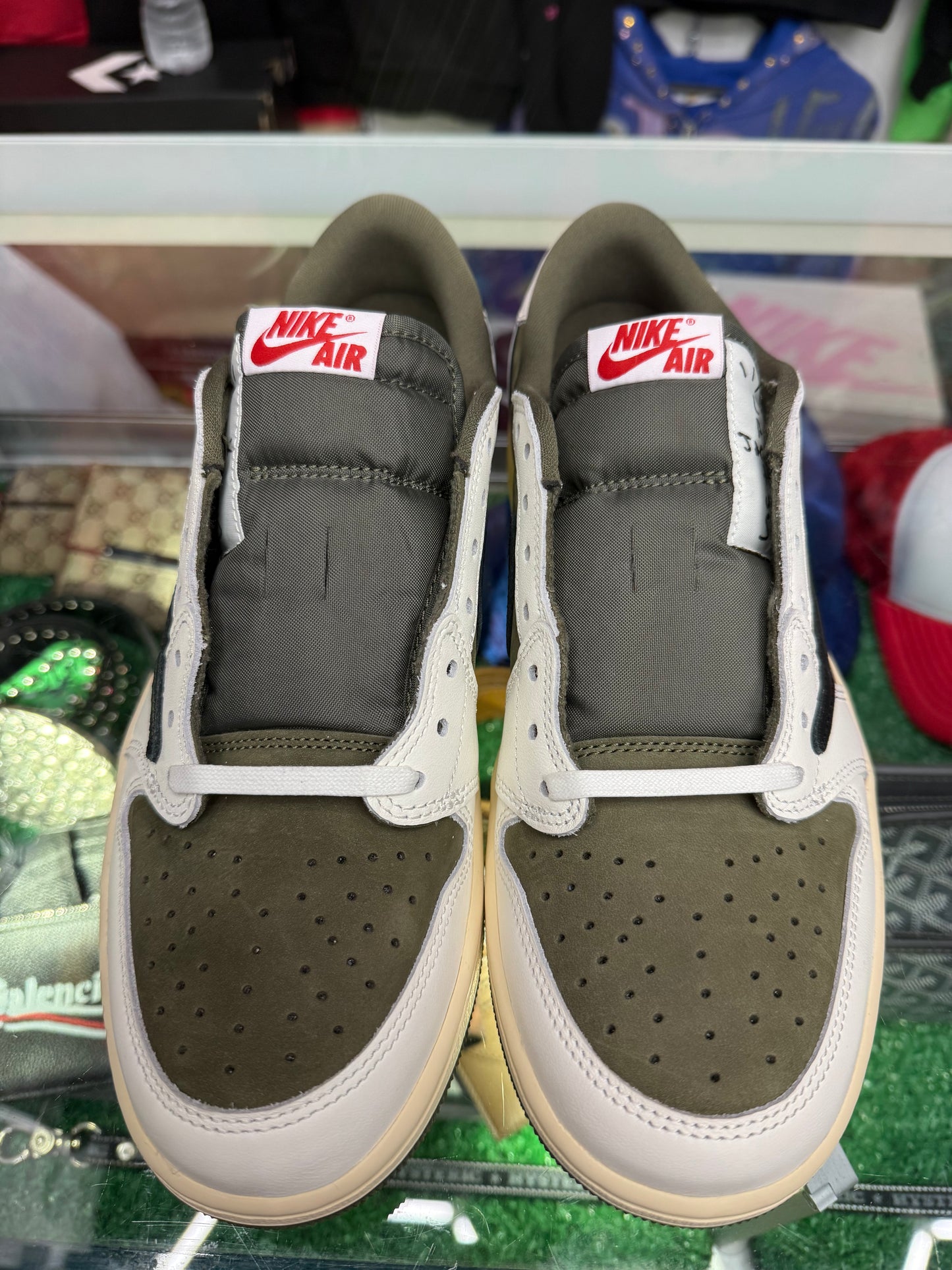 JORDAN 1 LOW TRAVIS SCOTT OLIVE (PRE-OWNED W/ BOX)