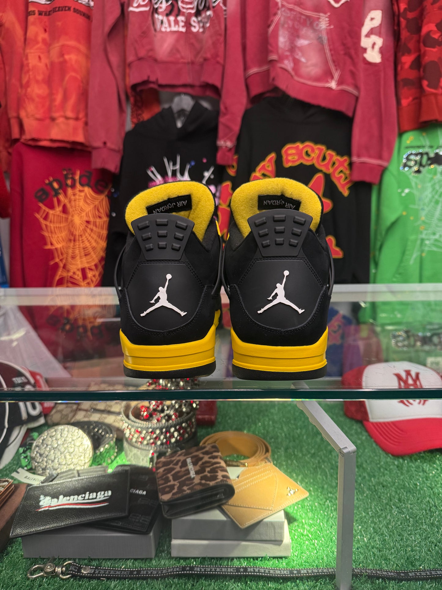 JORDAN 4 THUNDER (PRE-OWNED W/ BOX)