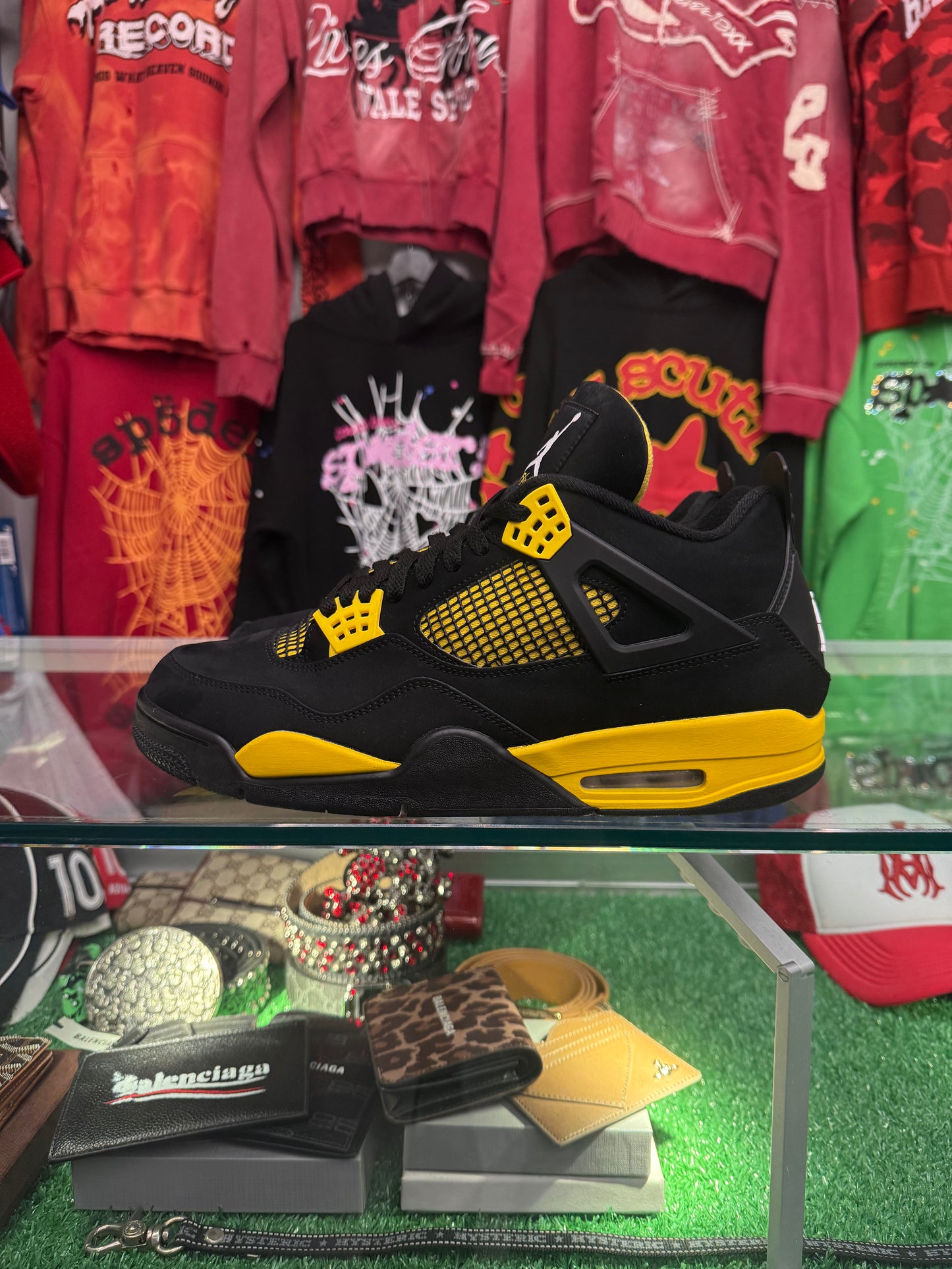 JORDAN 4 THUNDER (PRE-OWNED W/ BOX)