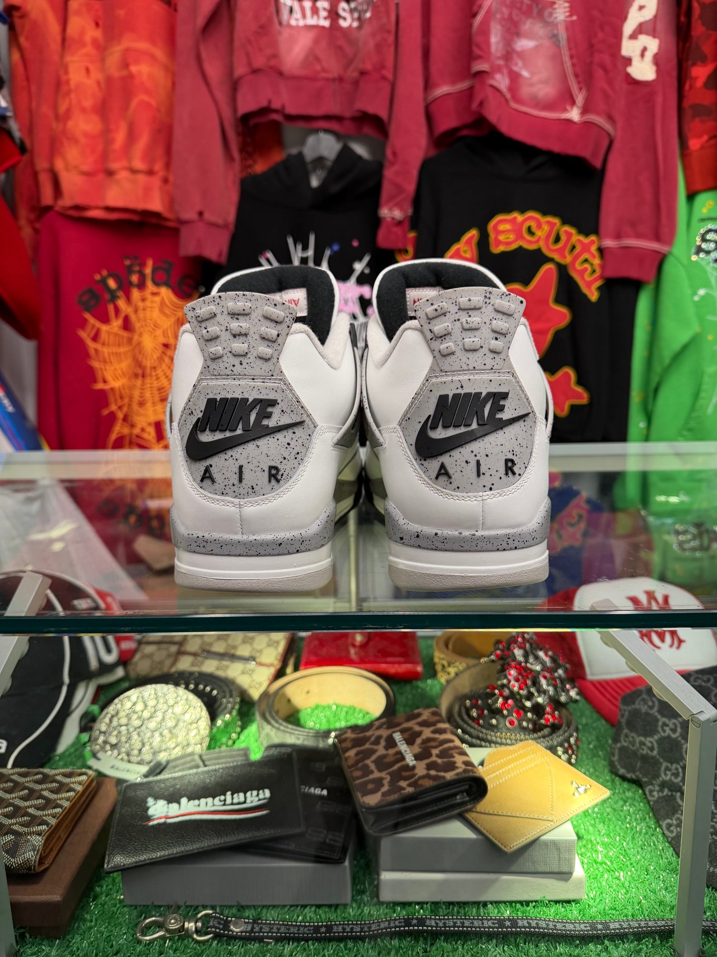 JORDAN 4 WHITE CEMENT (PRE-OWNED W/ BOX)