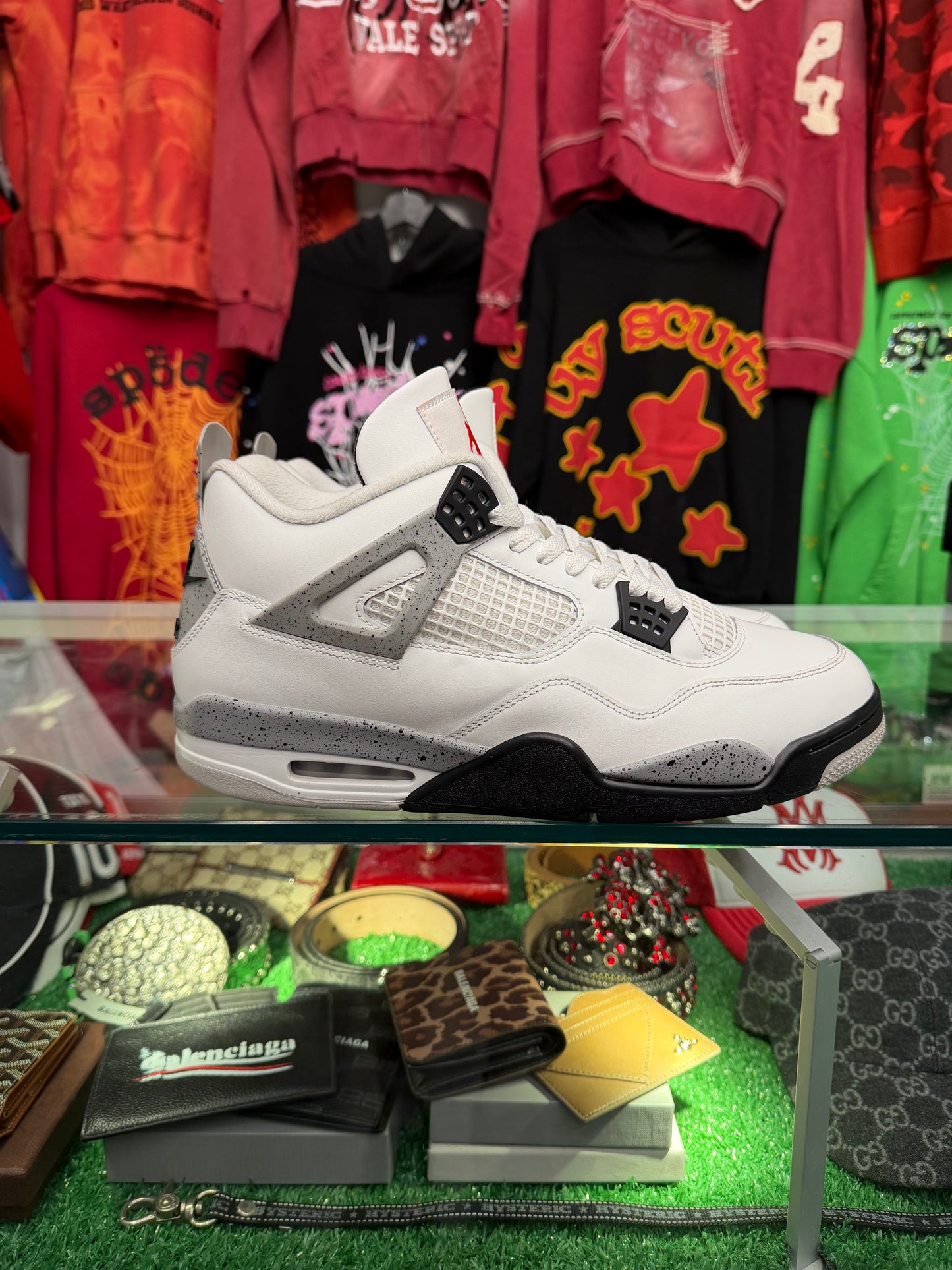 JORDAN 4 WHITE CEMENT (PRE-OWNED W/ BOX)