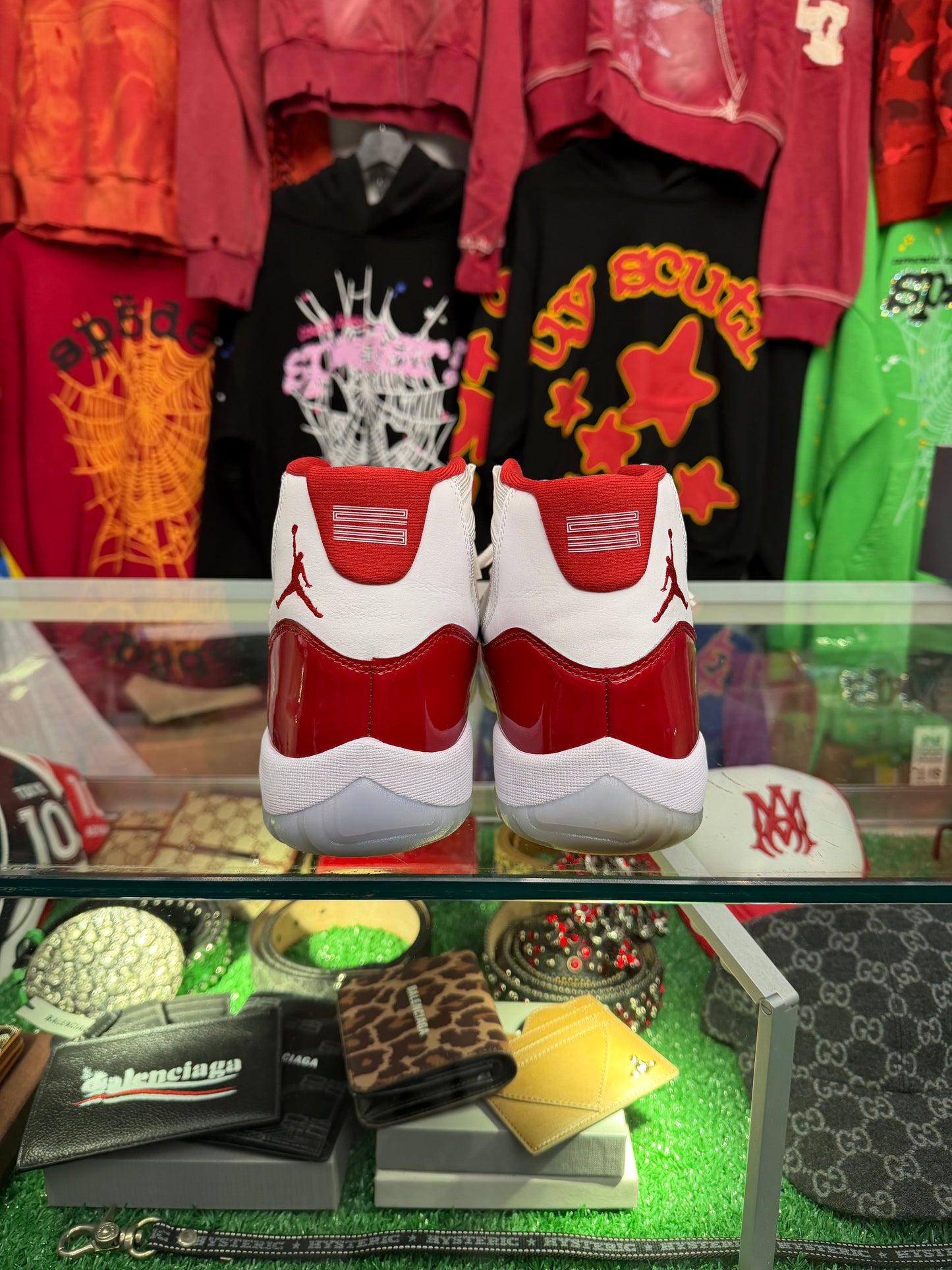 JORDAN 11 CHERRY (PRE-OWNED W/ BOX)