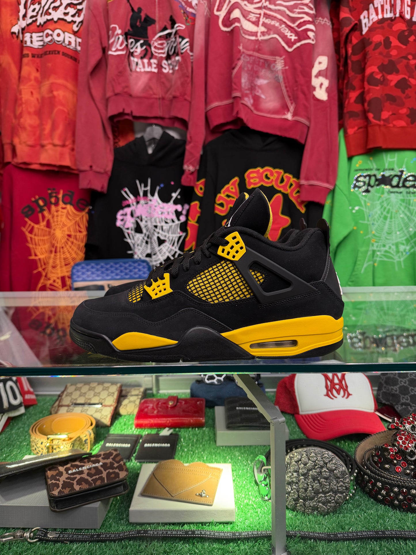 JORDAN 4 YELLOW THUNDER (PRE-OWNED W/ BOX)