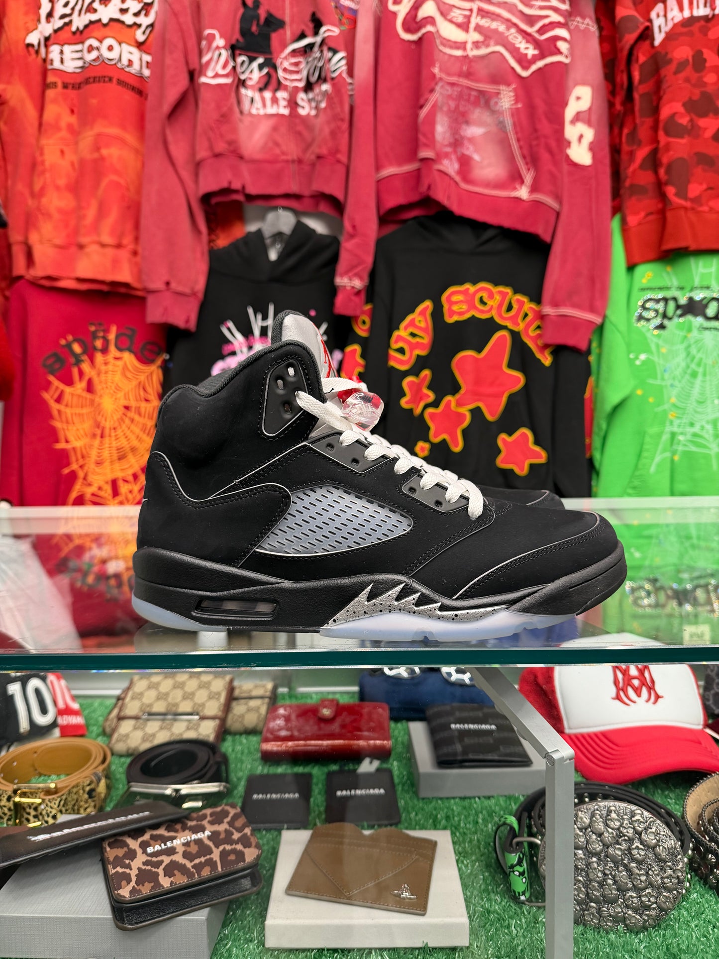 JORDAN 5 METALLIC (PRE-OWNED W/ BOX)