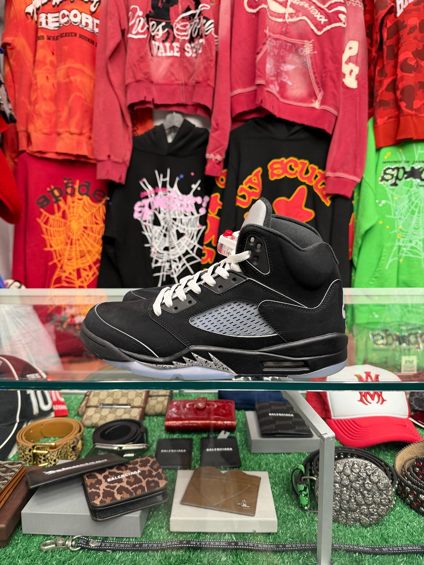 JORDAN 5 METALLIC (PRE-OWNED W/ BOX)