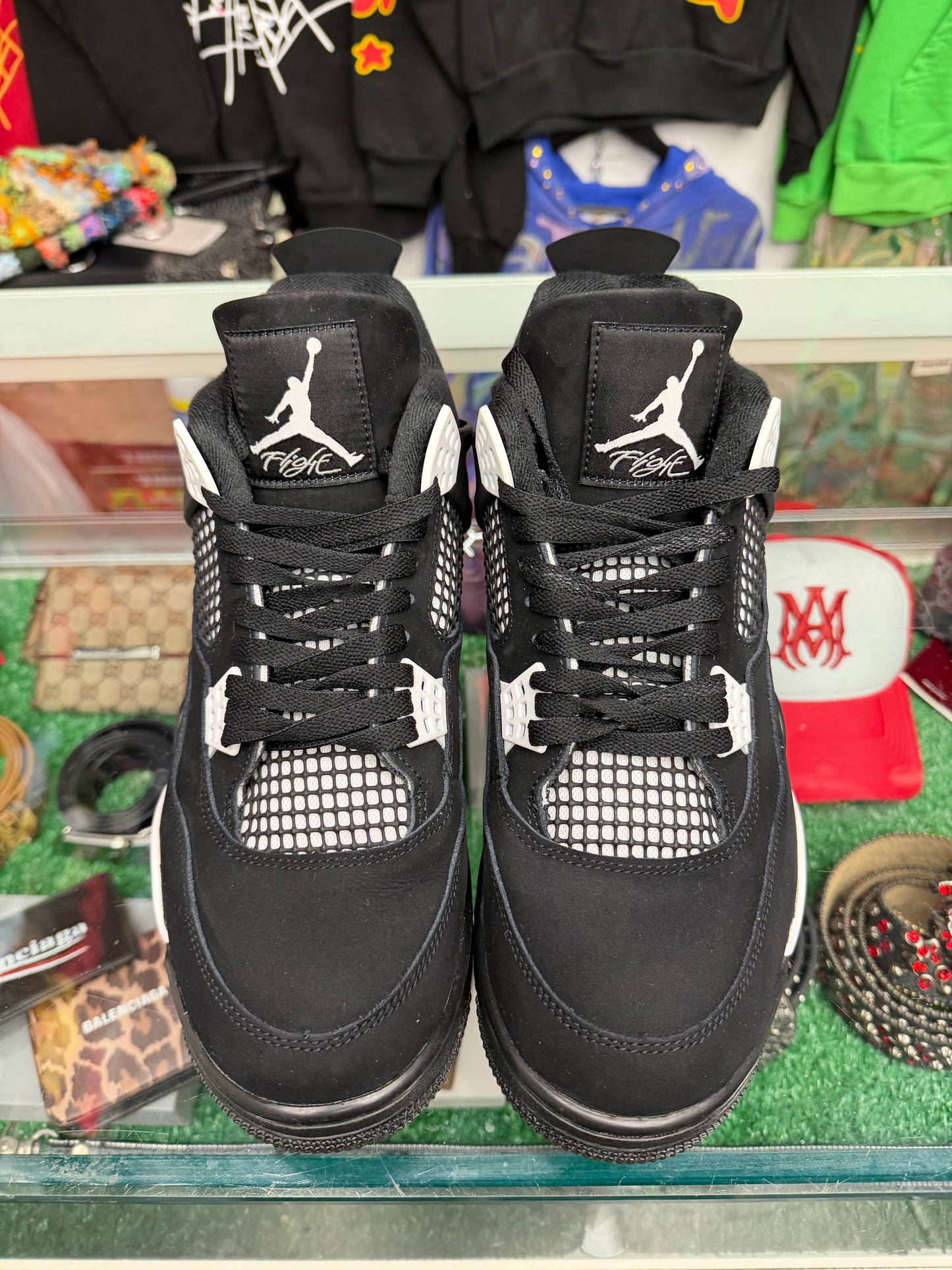 JORDAN 4 WHITE THUNDER (PRE-OWNED W/ BOX)