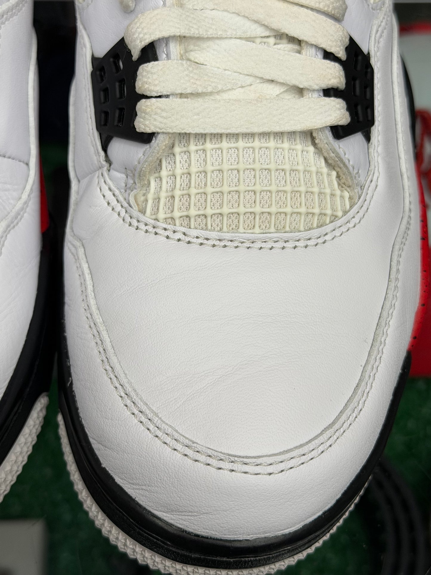 JORDAN 4 RED CEMENT (PRE-OWNED W/ BOX)