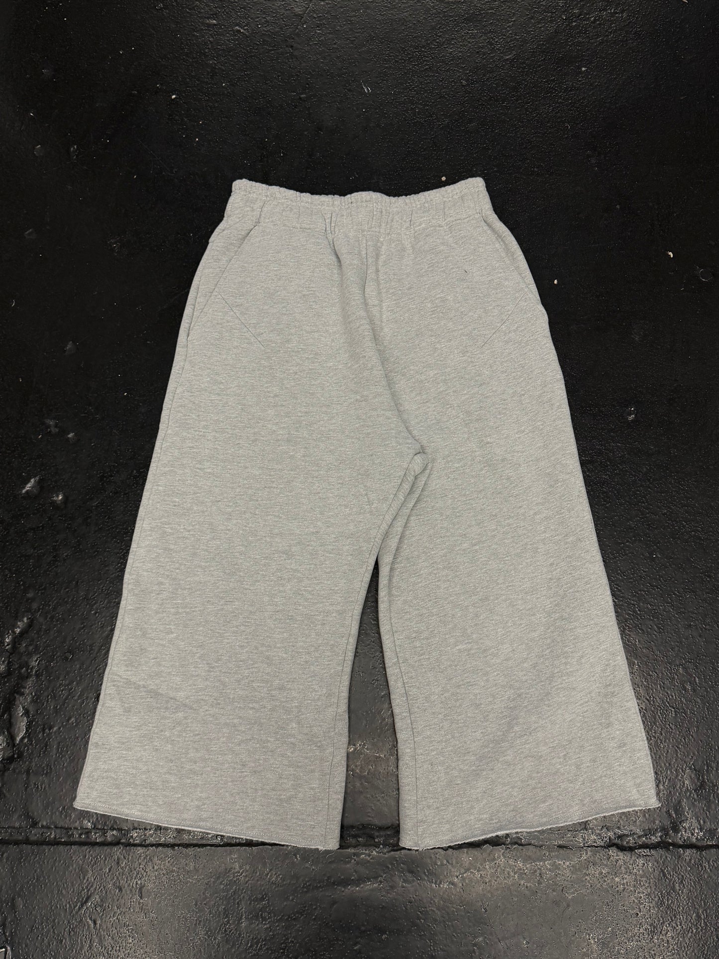 HAPPY MEMORIES DON’T DIE HMDD 3/4 SWEAT SHORTS (BRAND NEW)