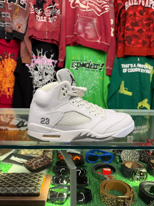 JORDAN 5 METALLIC WHITE (PRE-OWNED NO BOX)