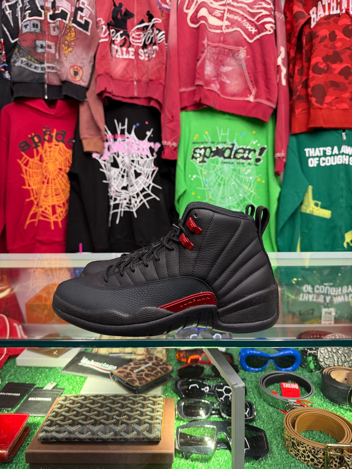 JORDAN 12 BLOODLINE (PRE-OWNED NO BOX)