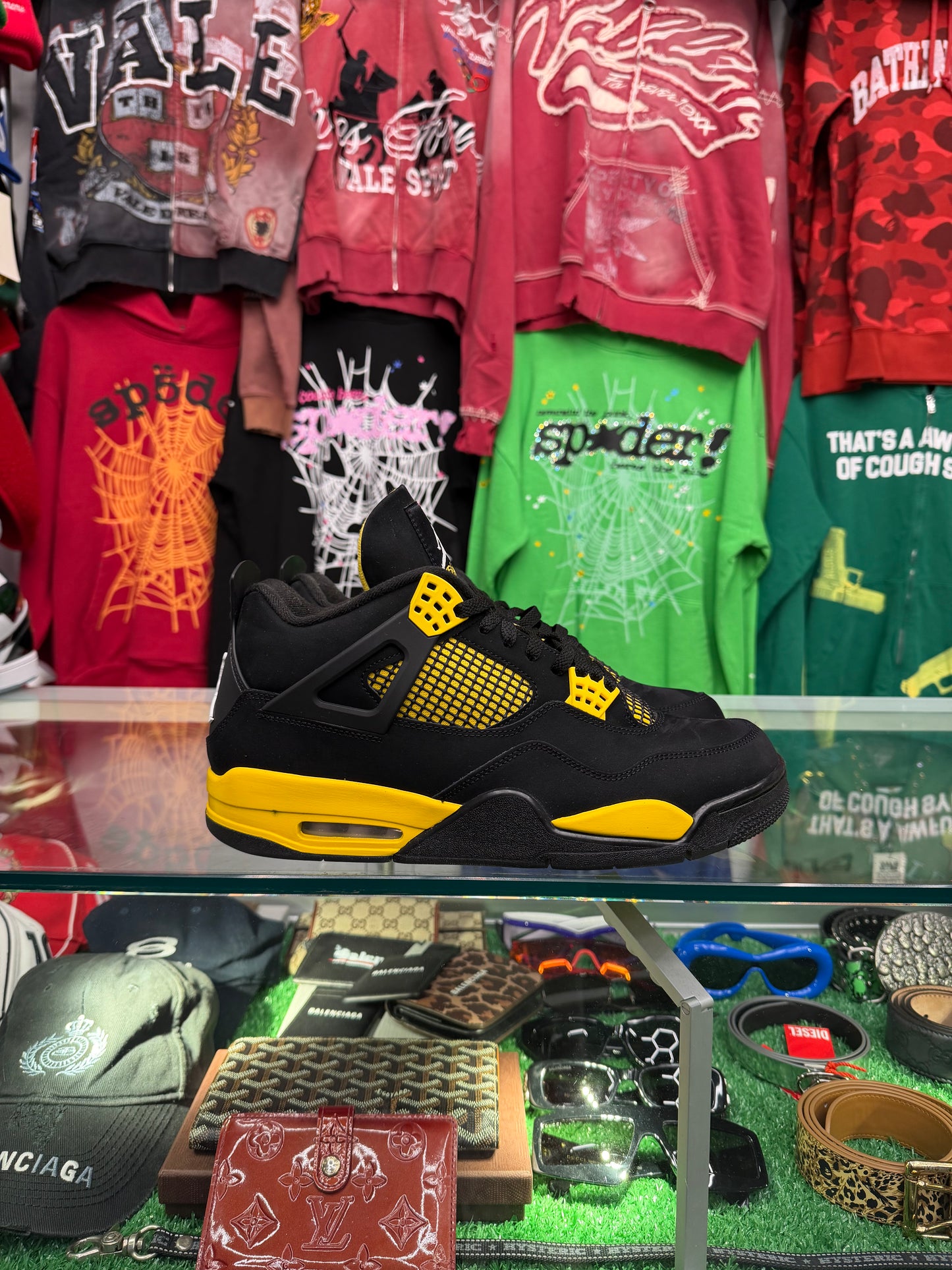 JORDAN 4 YELLOW THUNDER (PRE-OWNED W/ BOX)