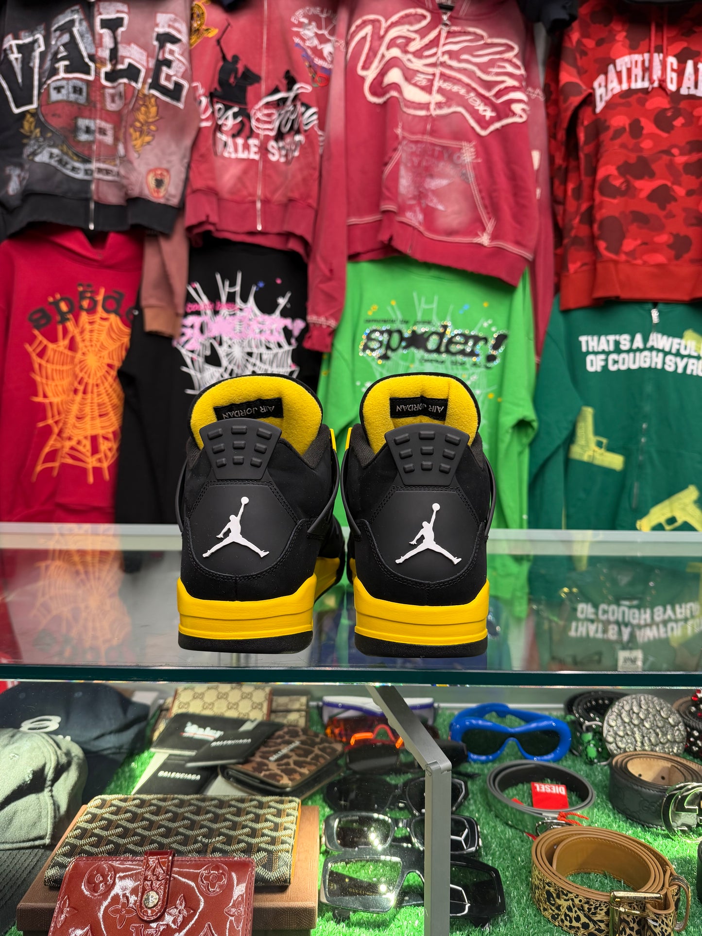 JORDAN 4 YELLOW THUNDER (PRE-OWNED W/ BOX)