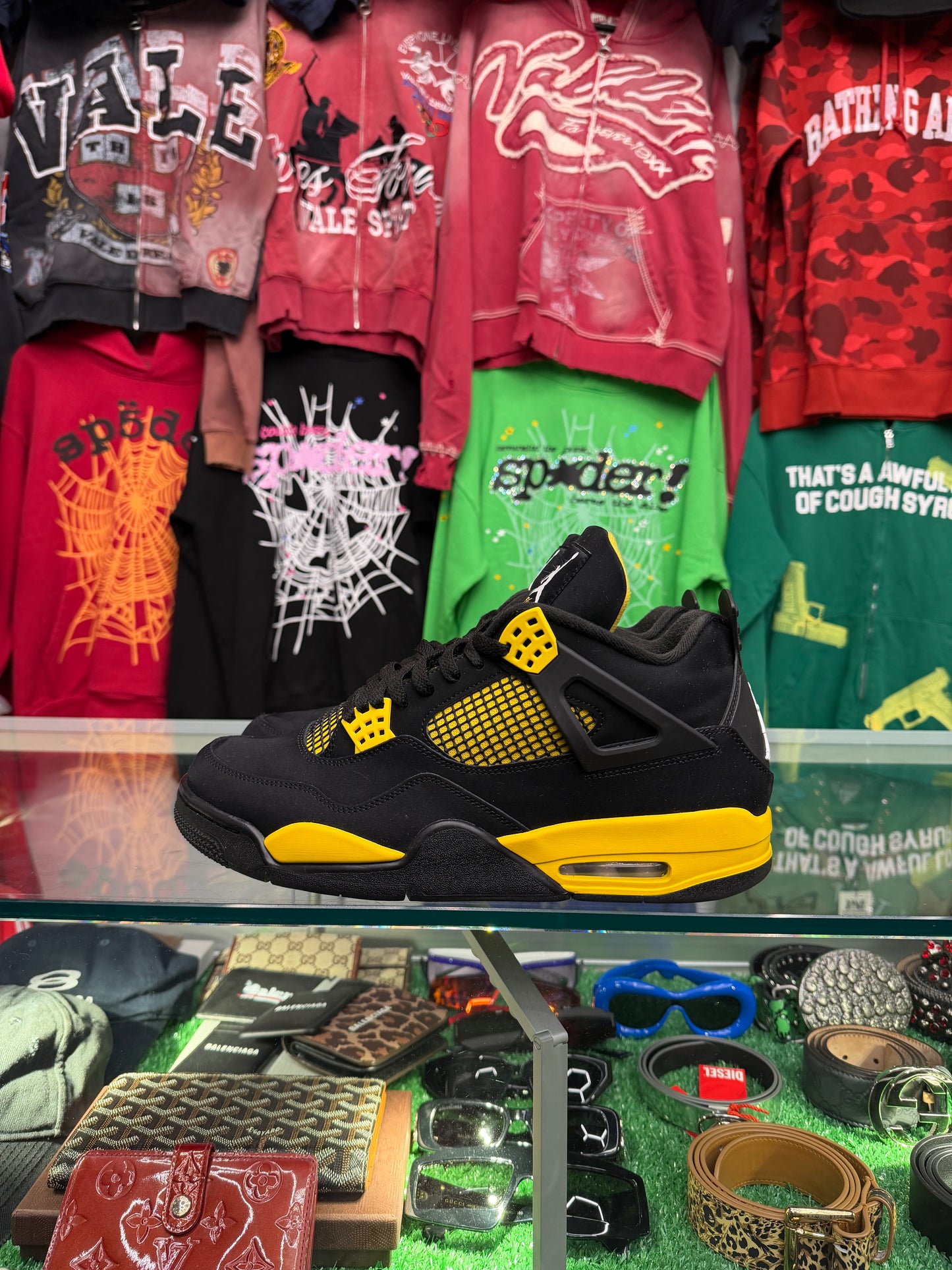 JORDAN 4 YELLOW THUNDER (PRE-OWNED W/ BOX)