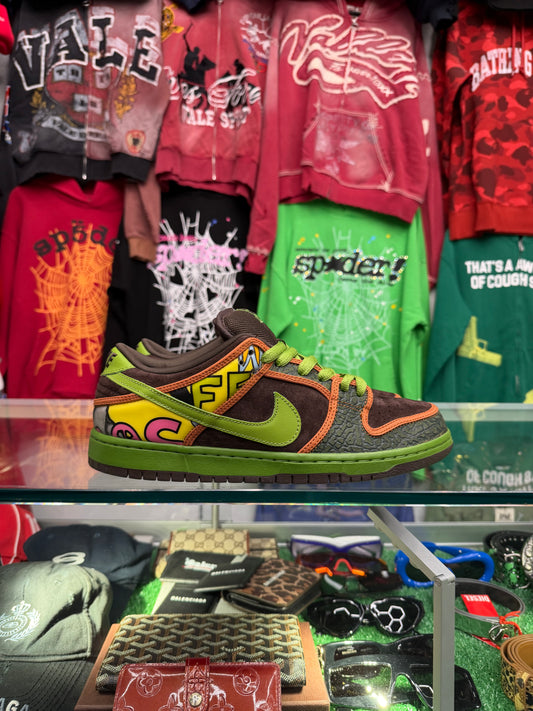 NIKE SB DE LA SOUL SB LOW (PRE-OWNED W/ BOX)
