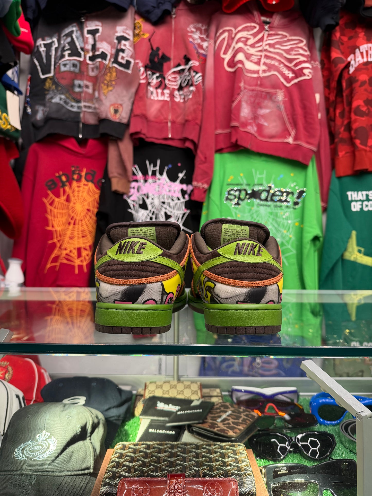 NIKE SB DE LA SOUL SB LOW (PRE-OWNED W/ BOX)