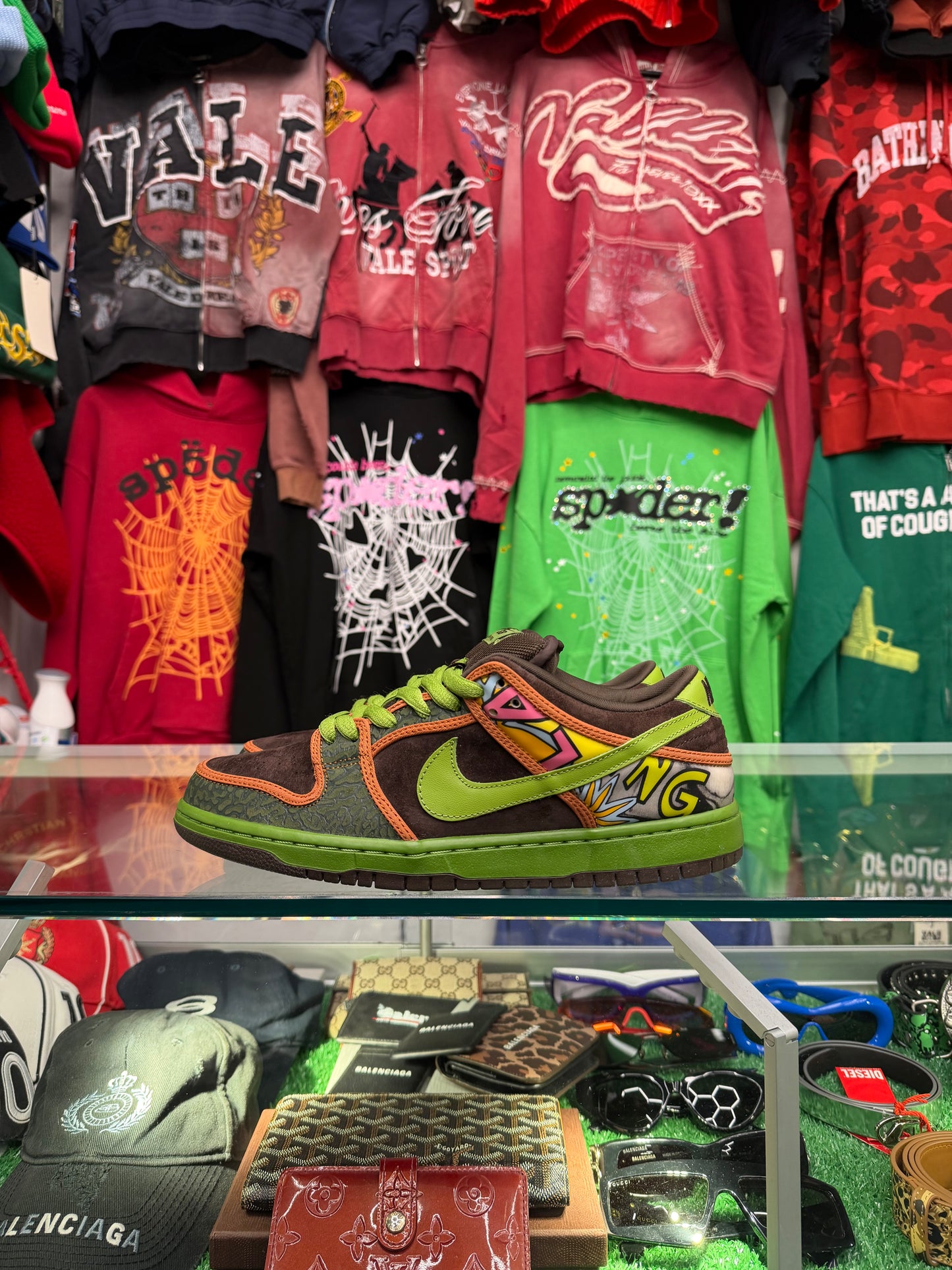 NIKE SB DE LA SOUL SB LOW (PRE-OWNED W/ BOX)