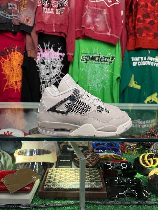 JORDAN 4 FROZEN MOMENTS (PRE-OWNED W/ BOX)