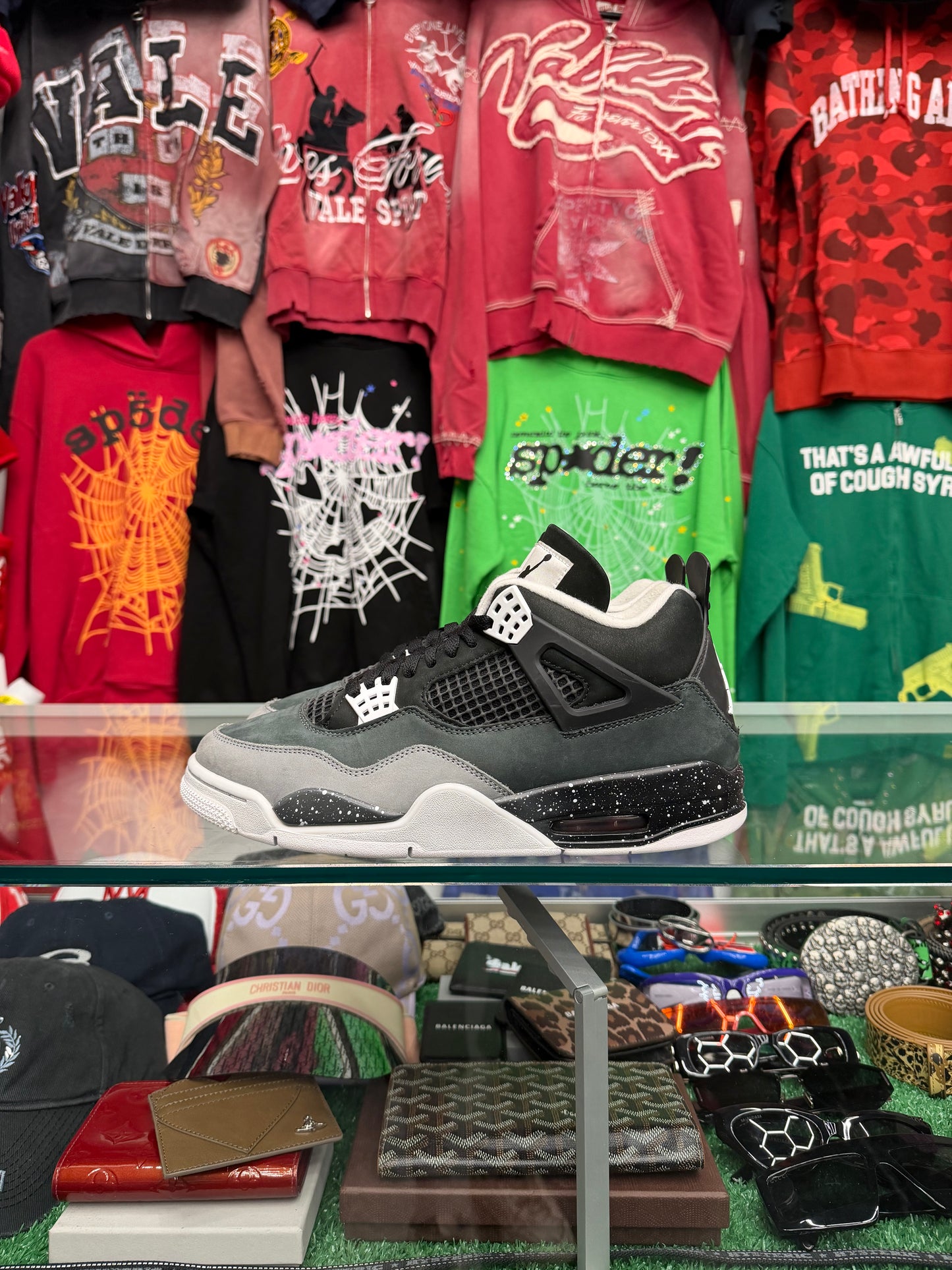 JORDAN 4 FEAR (PRE-OWNED W/ BOX)