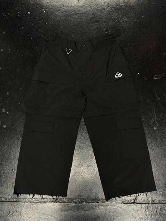 GV GALLERY RASPBERRY HILLS TACTICAL CARGO PANTS (PRE-OWNED)