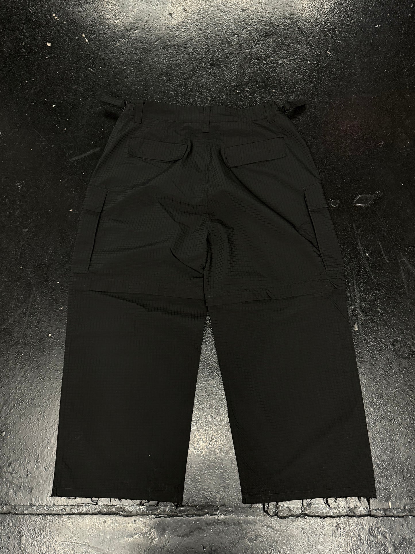 GV GALLERY RASPBERRY HILLS TACTICAL CARGO PANTS (PRE-OWNED)