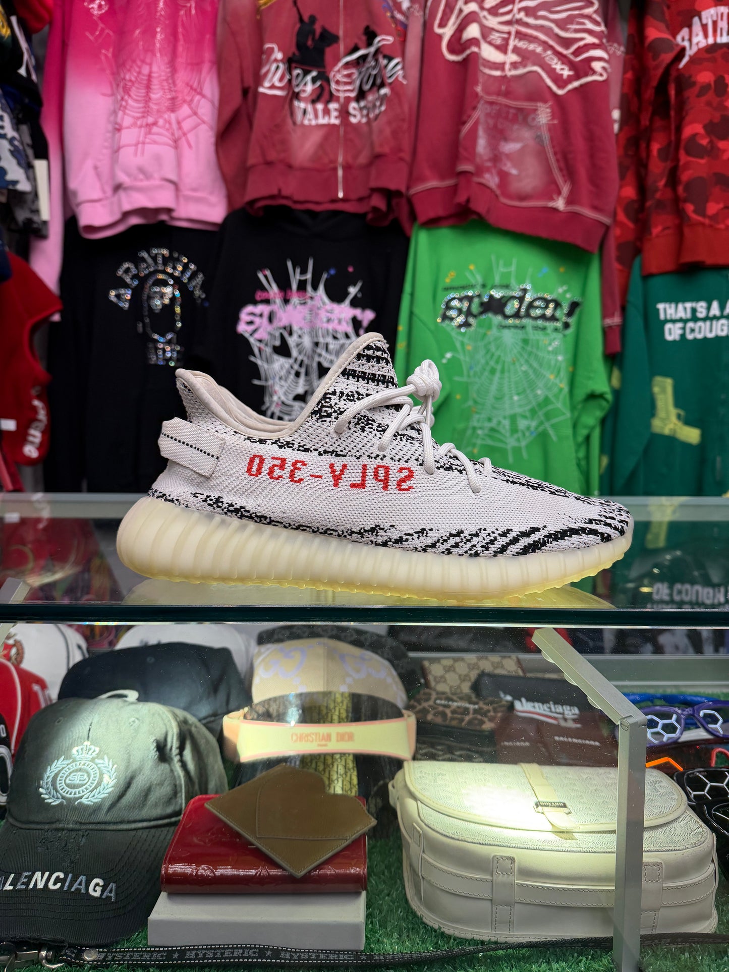 YEEZY 350 V2 ZEBRA (PRE-OWNED W/ BOX)