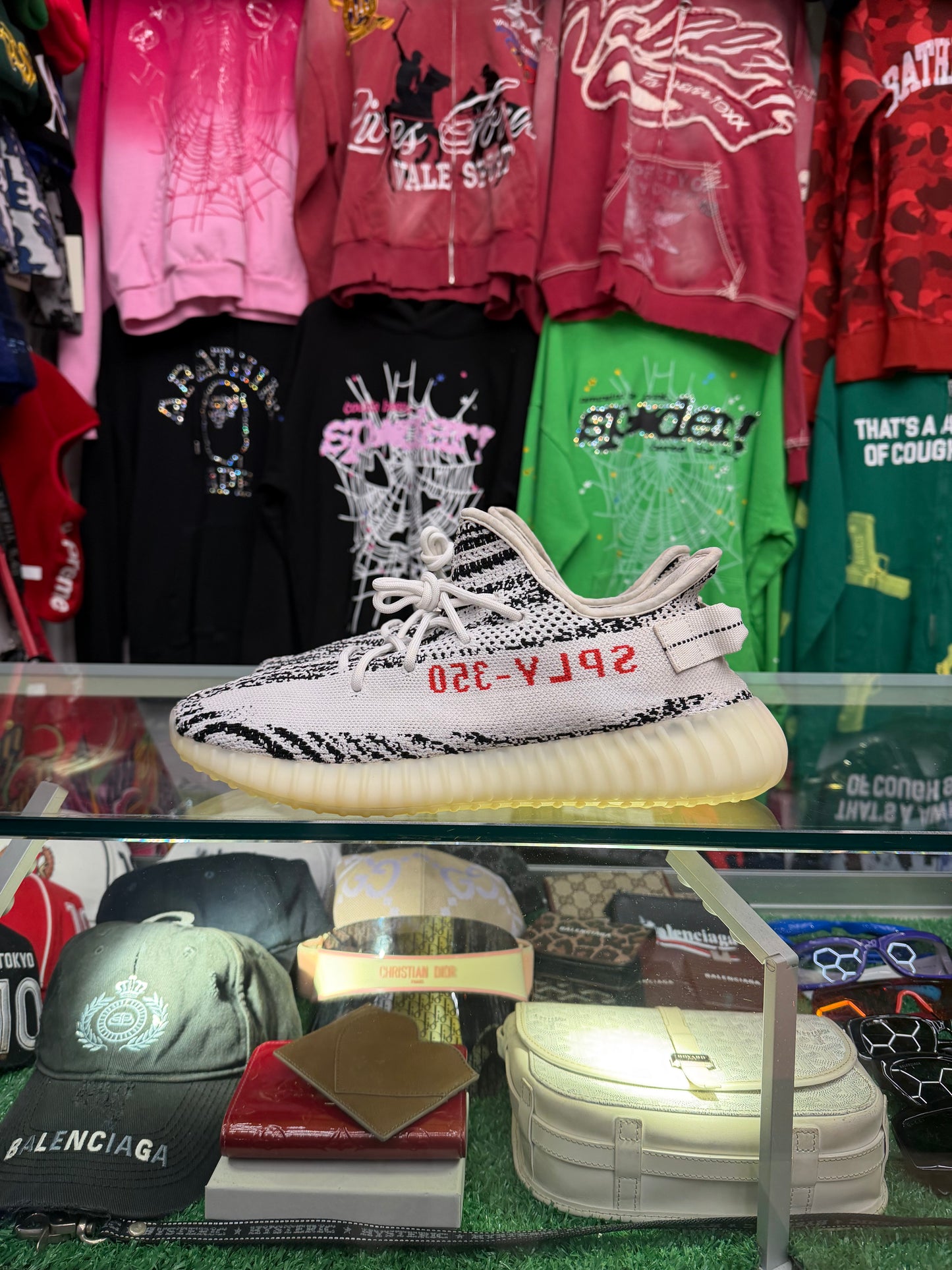 YEEZY 350 V2 ZEBRA (PRE-OWNED W/ BOX)