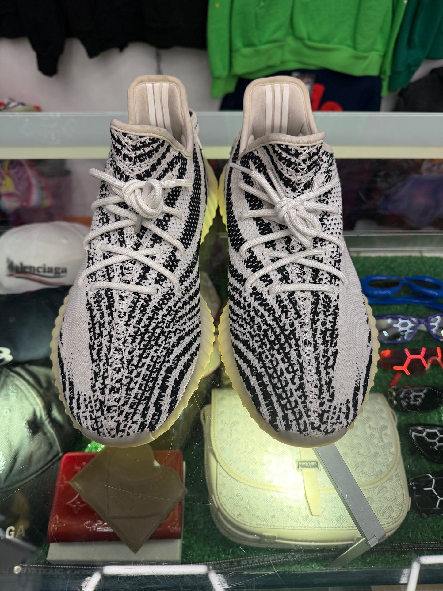 YEEZY 350 V2 ZEBRA (PRE-OWNED W/ BOX)