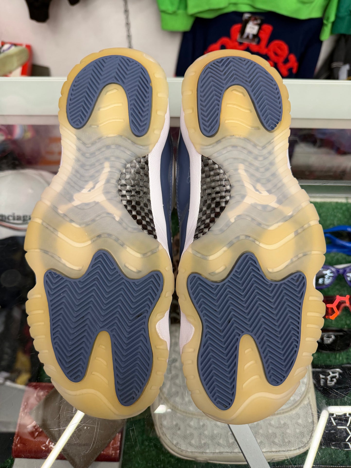 JORDAN 11 DIFFUSED BLUE (PRE-OWNED W/ BOX