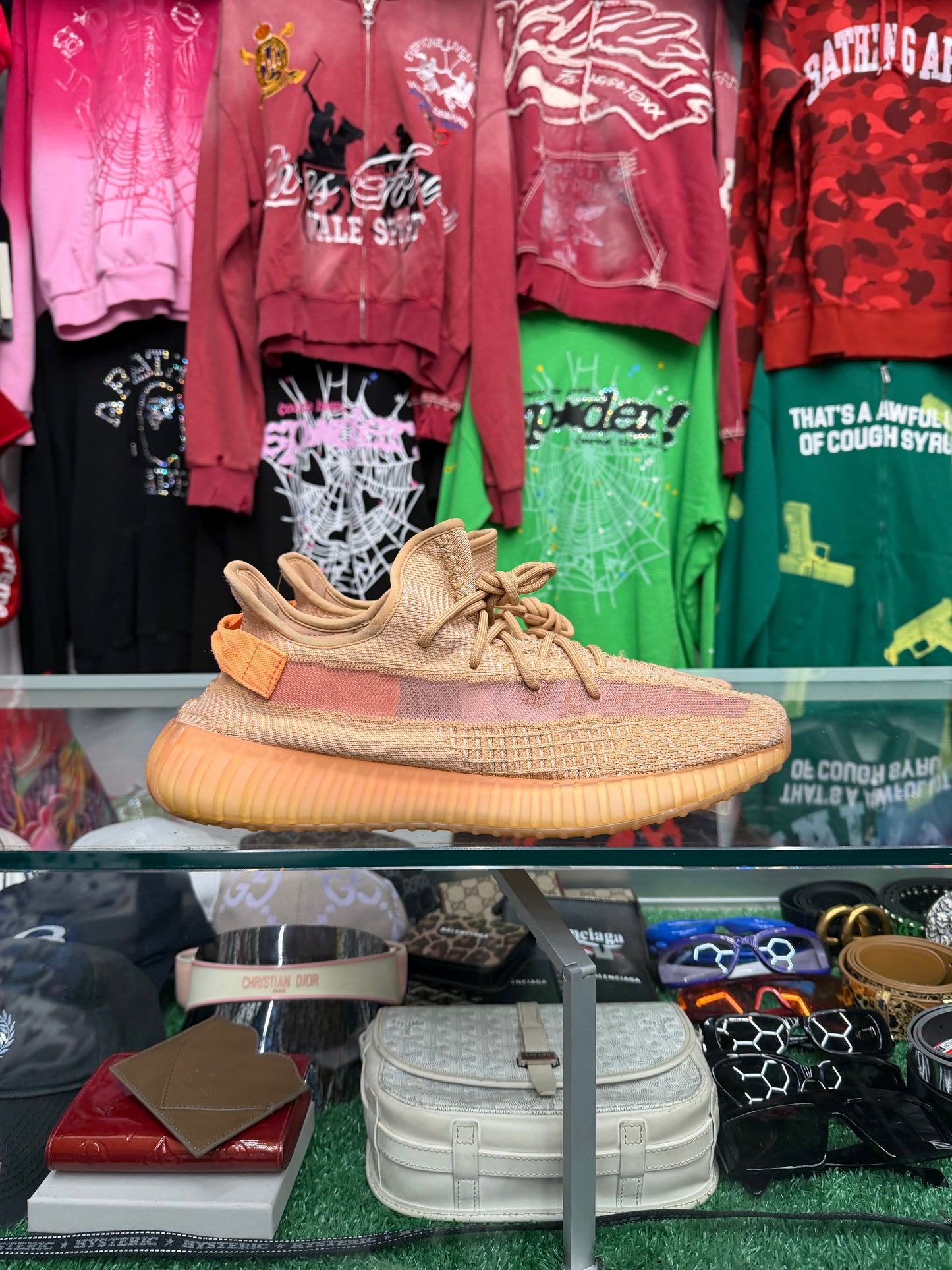 YEEZY 350 V2 CLAY (PRE-OWNED W/ BOX)