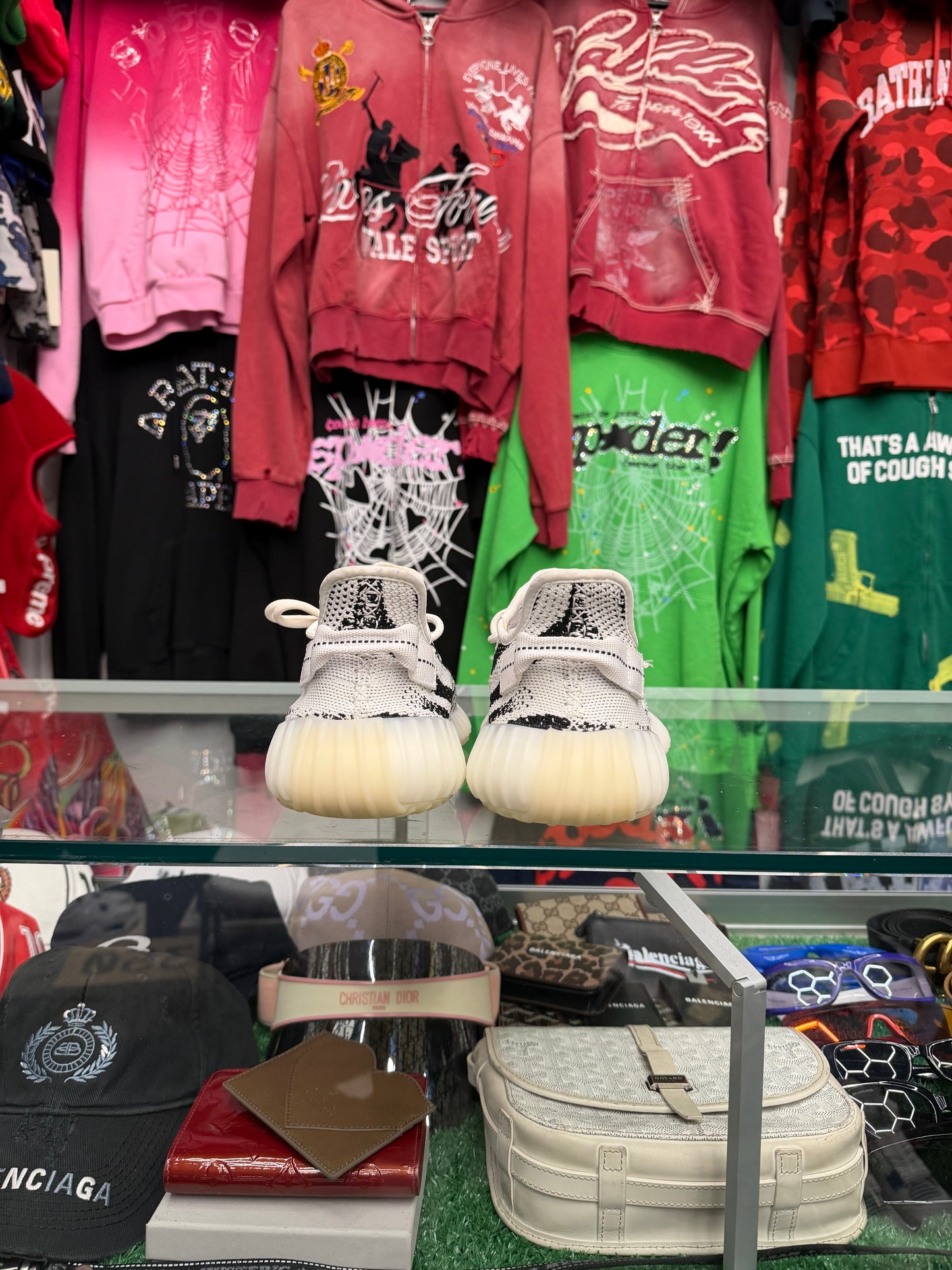 YEEZY 350 V2 ZEBRA (PRE-OWNED W/ BOX)