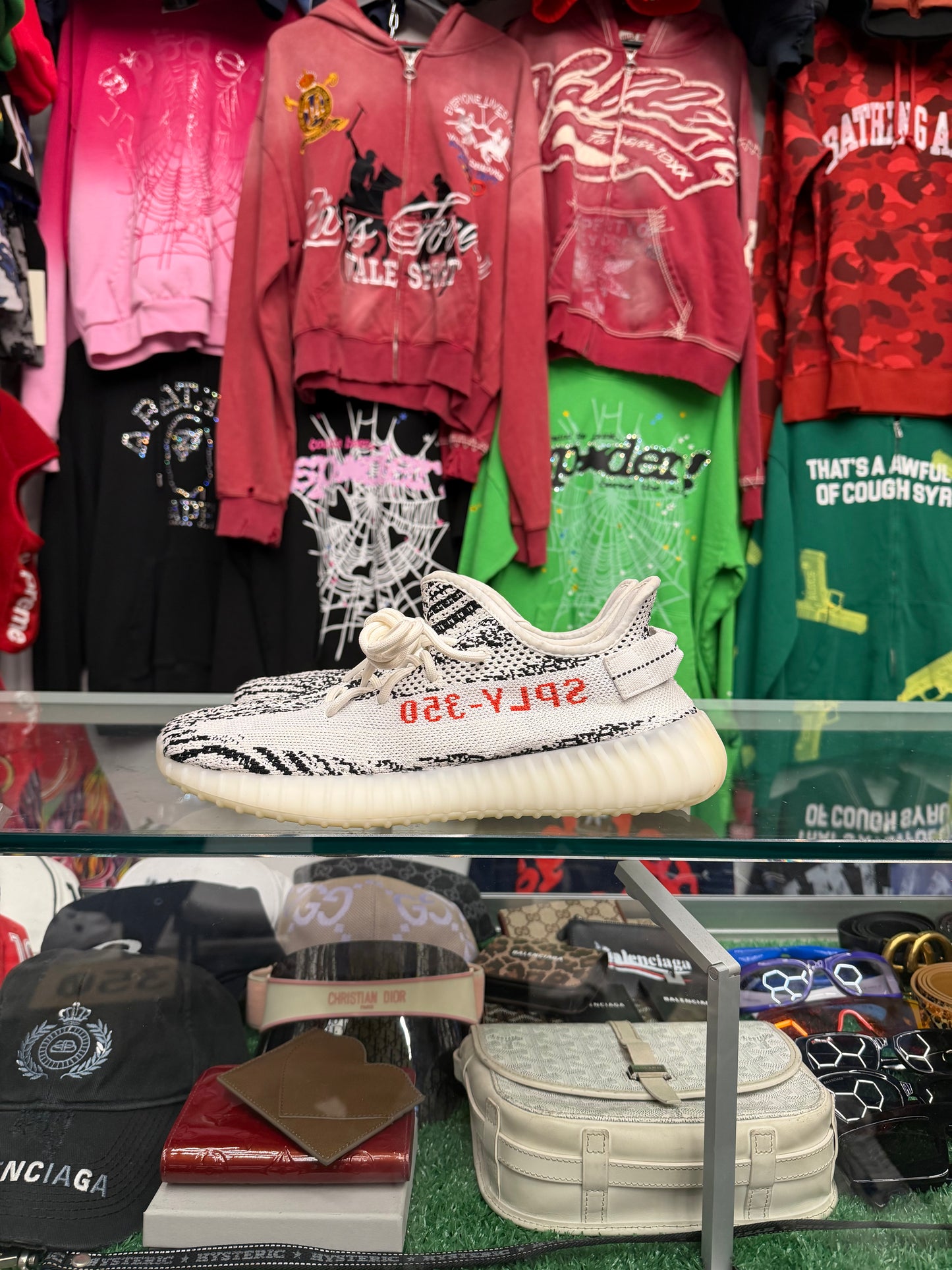 YEEZY 350 V2 ZEBRA (PRE-OWNED W/ BOX)