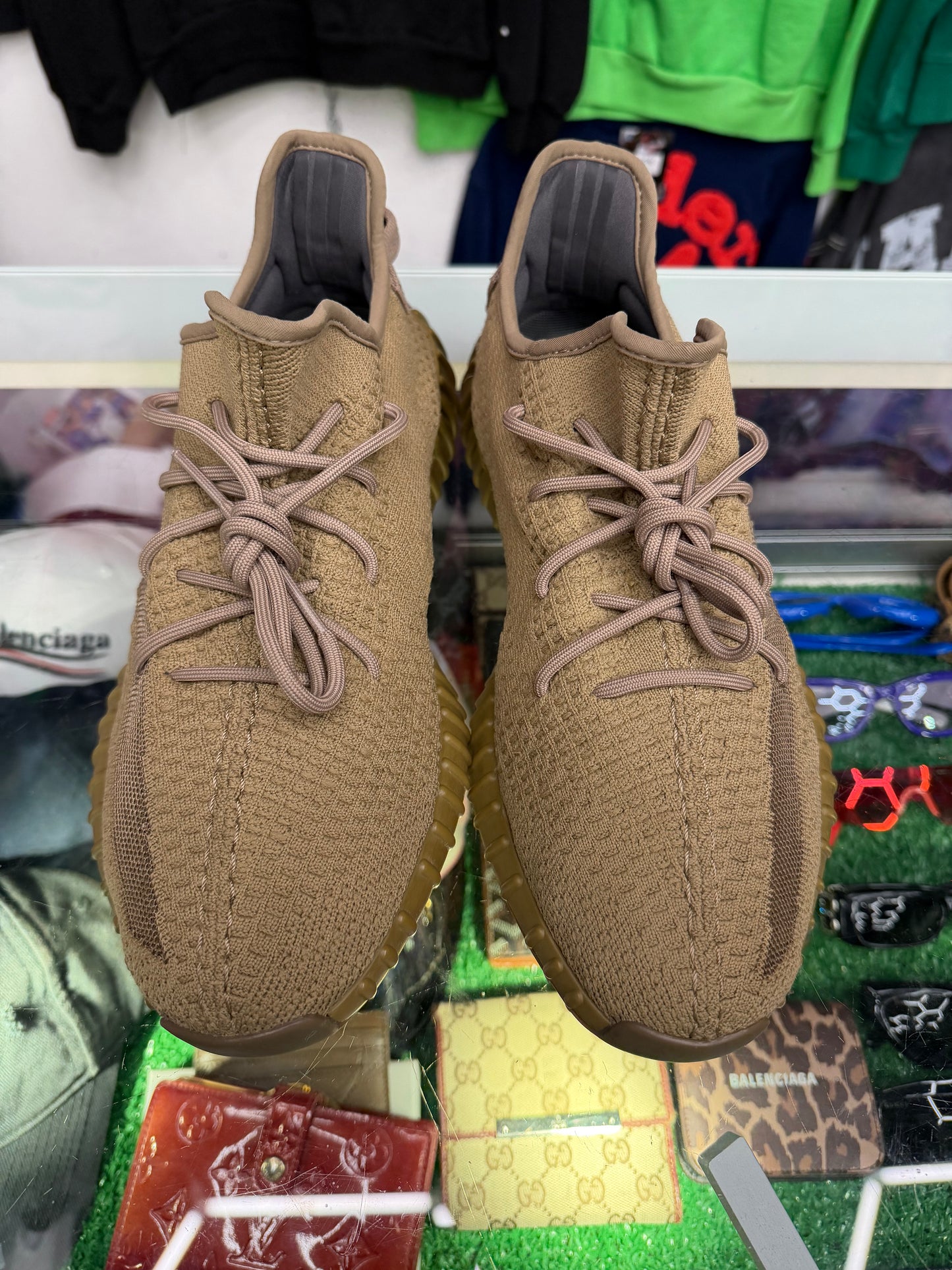 YEEZY 350 V2 EARTH (PRE-OWNED NO BOX)