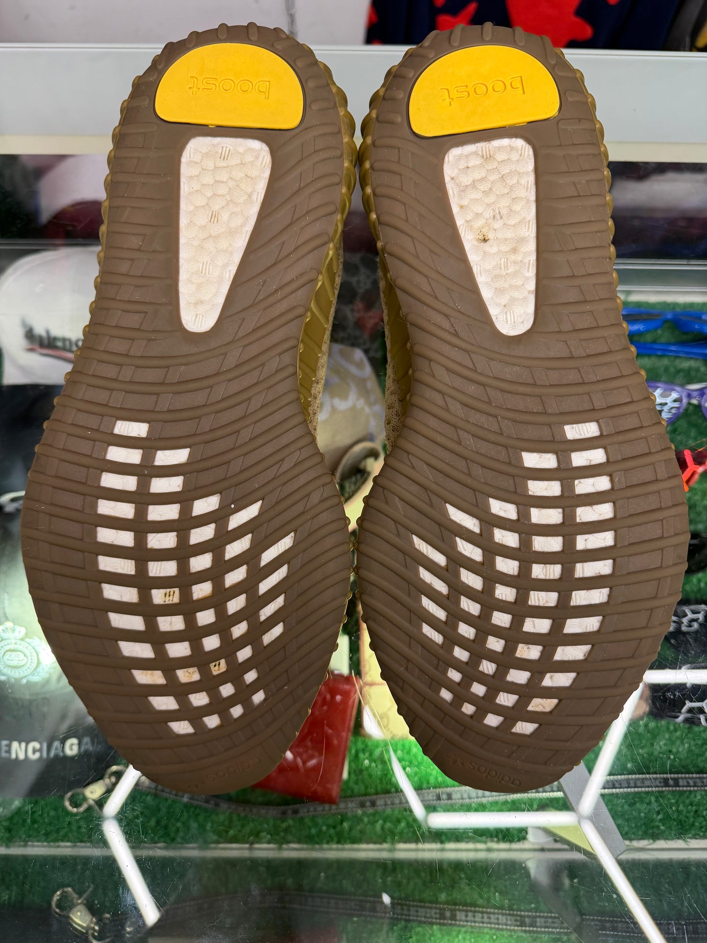 YEEZY 350 V2 EARTH (PRE-OWNED NO BOX)