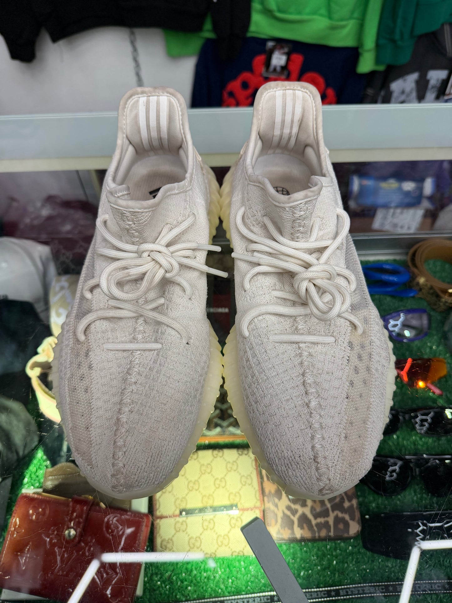 YEEZY 350 V2 ALL WHITE (PRE-OWNED W/ BOX)