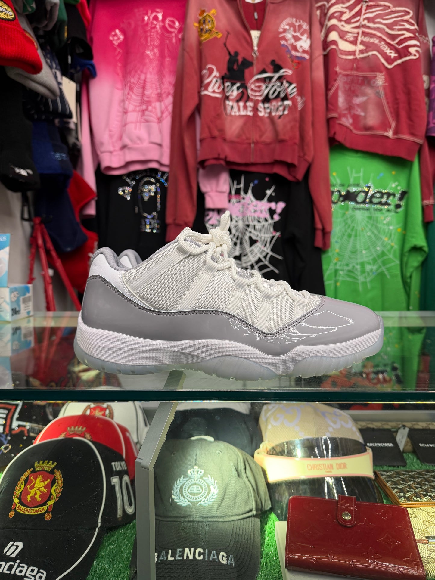 JORDAN 11 CEMENT GREY (VNDS W/ BOX)
