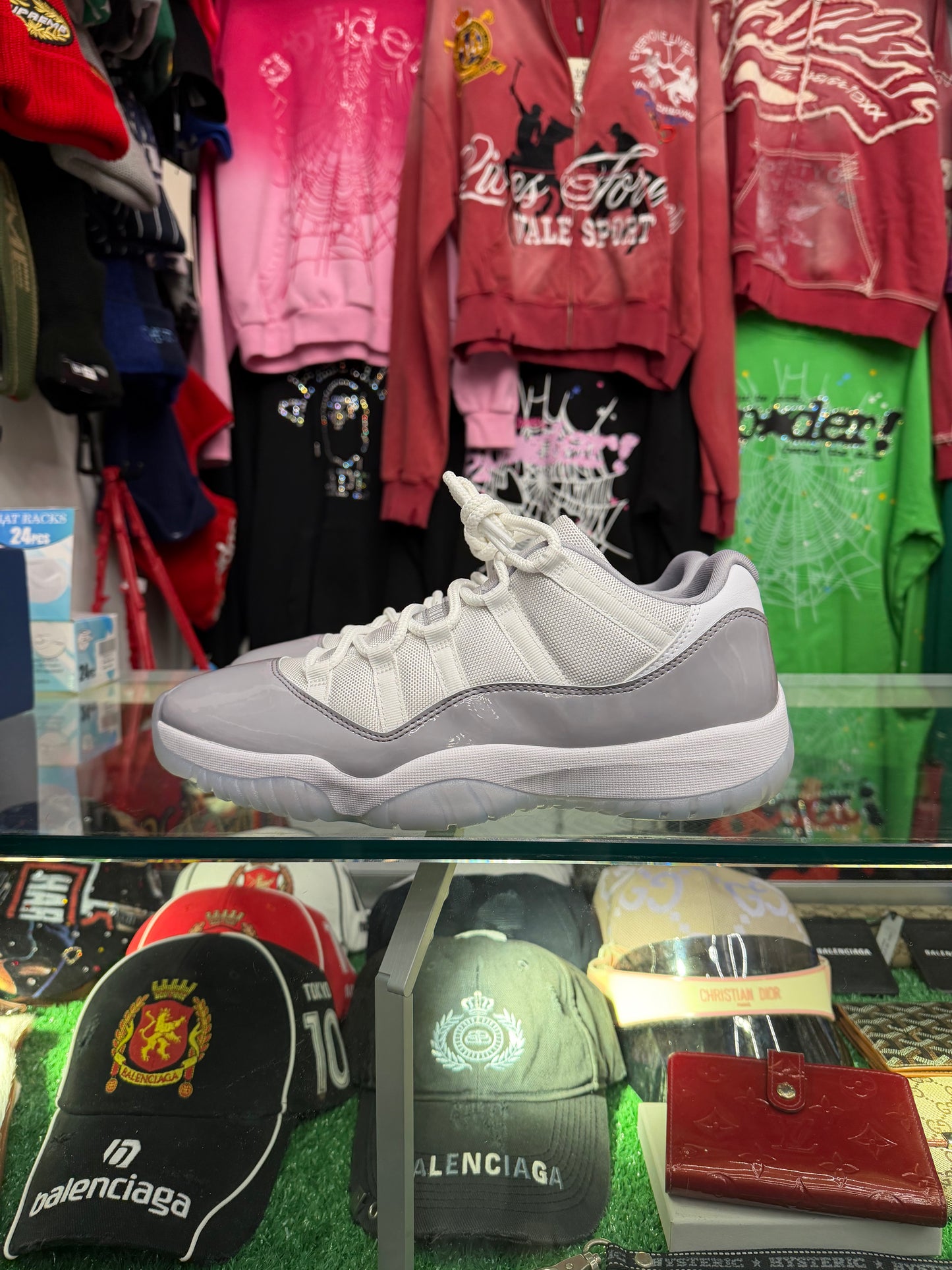 JORDAN 11 CEMENT GREY (VNDS W/ BOX)