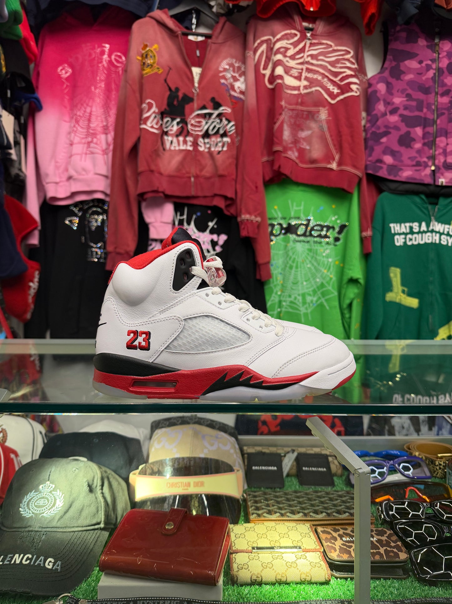 JORDAN 5 FIRE RED BLACK  (PRE-OWNED NO BOX)