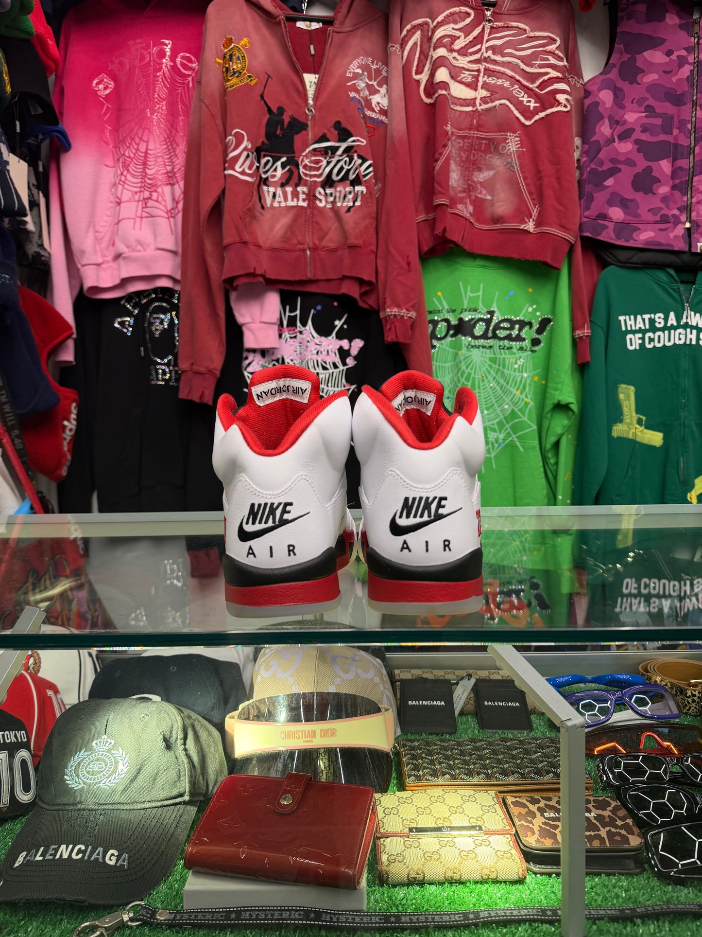 JORDAN 5 FIRE RED BLACK  (PRE-OWNED NO BOX)