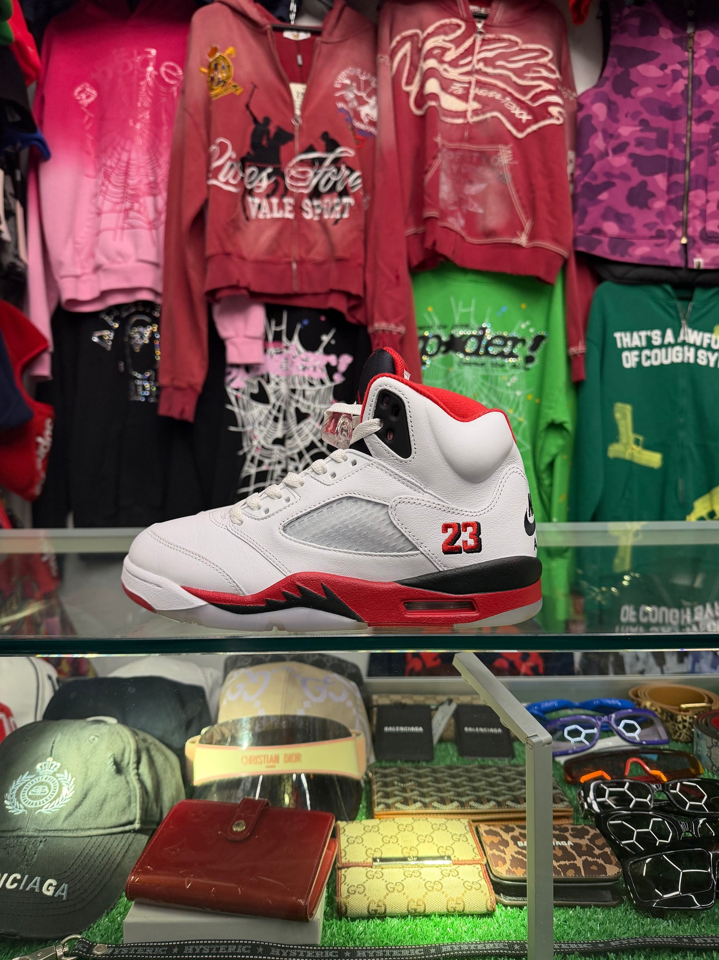 JORDAN 5 FIRE RED BLACK  (PRE-OWNED NO BOX)