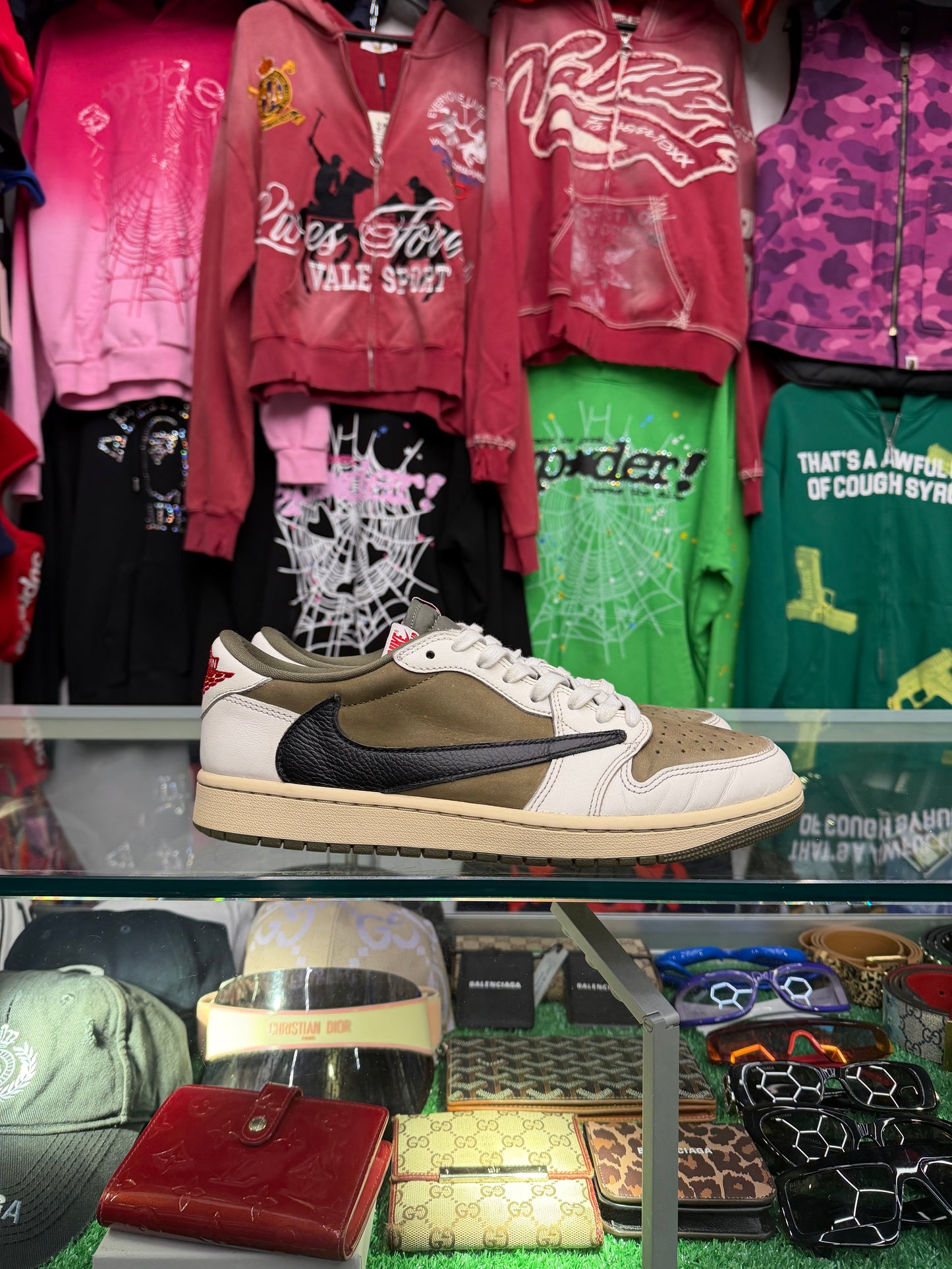 JORDAN 1 LOW TRAVIS SCOTT MEDIUM OLIVE (PRE-OWNED W/ BOX)