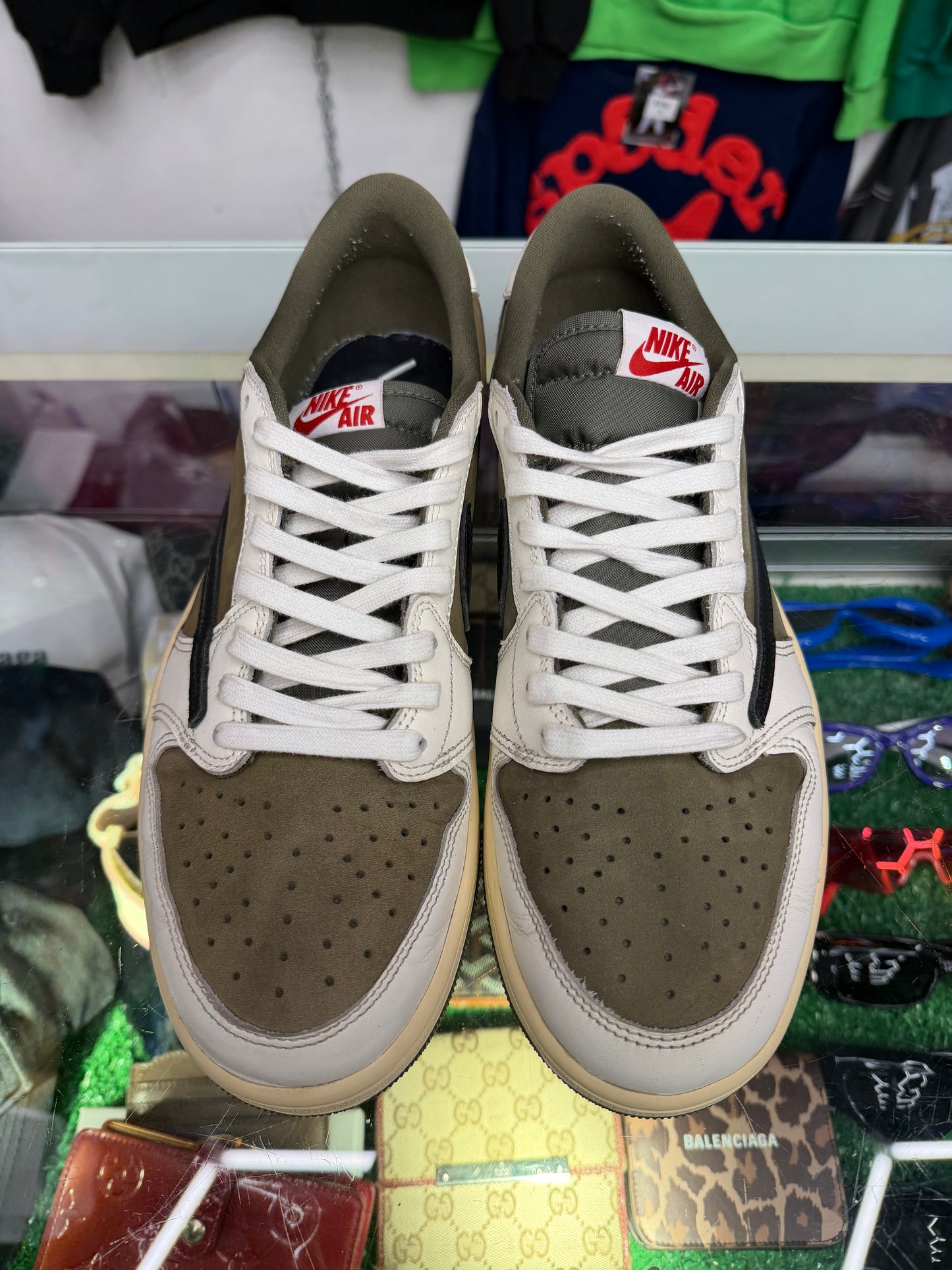 JORDAN 1 LOW TRAVIS SCOTT MEDIUM OLIVE (PRE-OWNED W/ BOX)