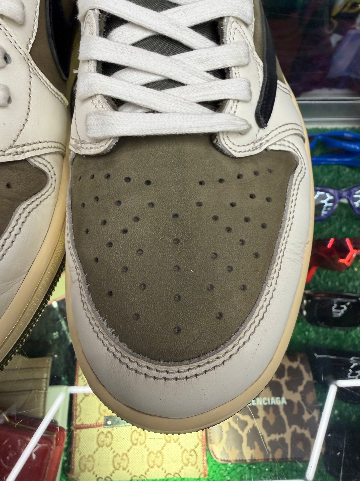 JORDAN 1 LOW TRAVIS SCOTT MEDIUM OLIVE (PRE-OWNED W/ BOX)