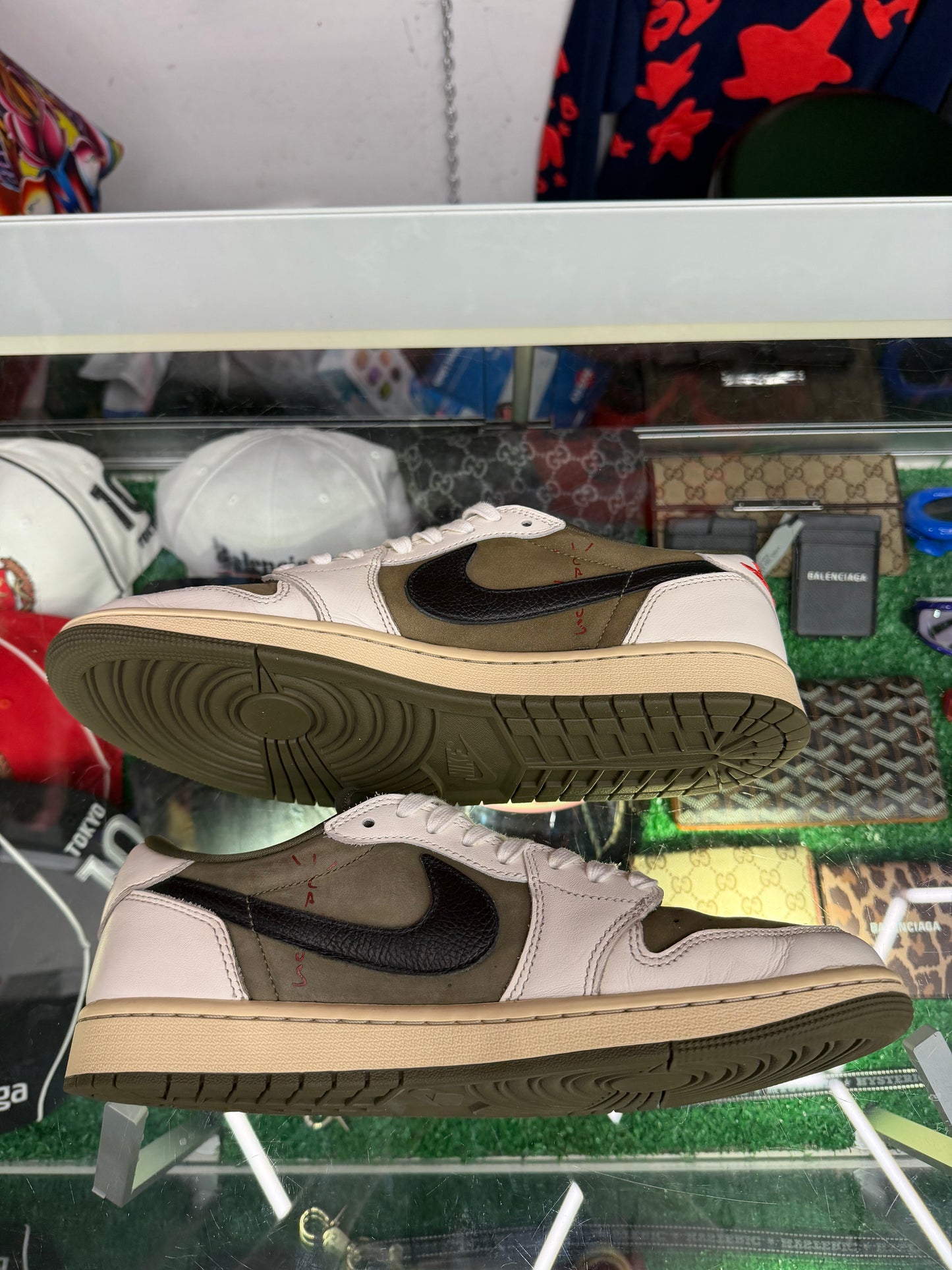 JORDAN 1 LOW TRAVIS SCOTT MEDIUM OLIVE (PRE-OWNED W/ BOX)