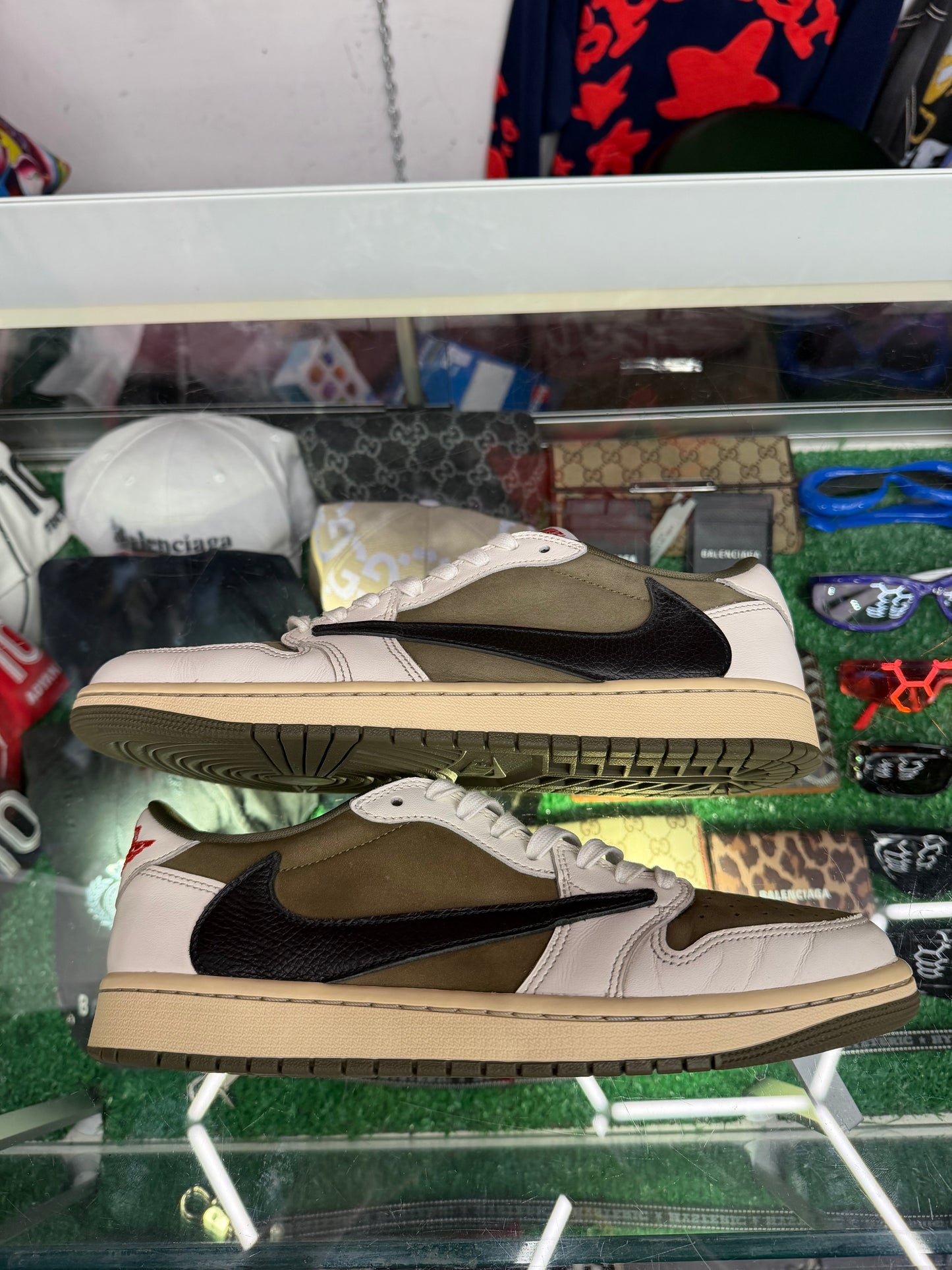 JORDAN 1 LOW TRAVIS SCOTT MEDIUM OLIVE (PRE-OWNED W/ BOX)